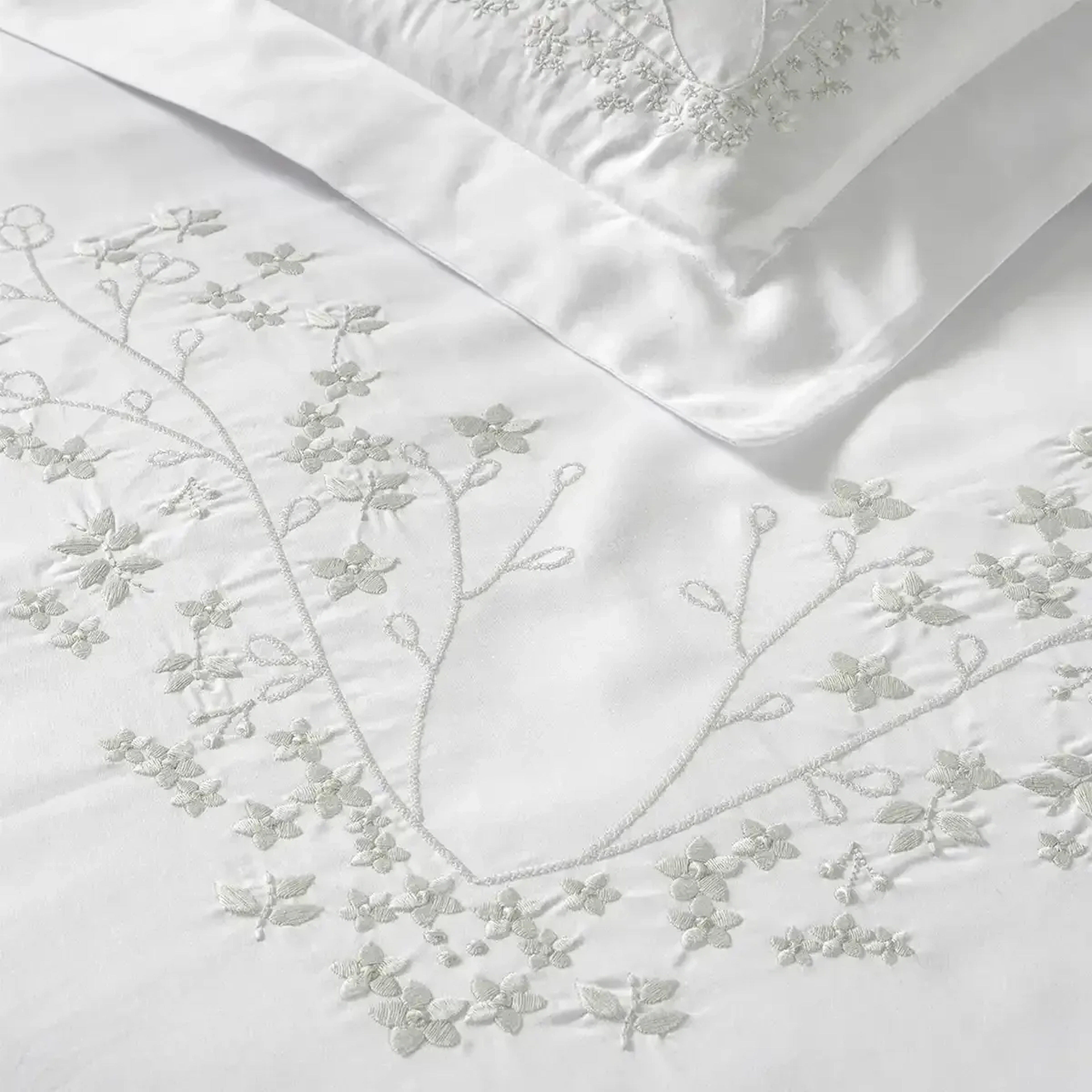 Qua Home Milo 300 Tc Pamuk Saten Nakışlı ve Ajurlu Çift Kişilik Nevresim Seti Beyaz Gri