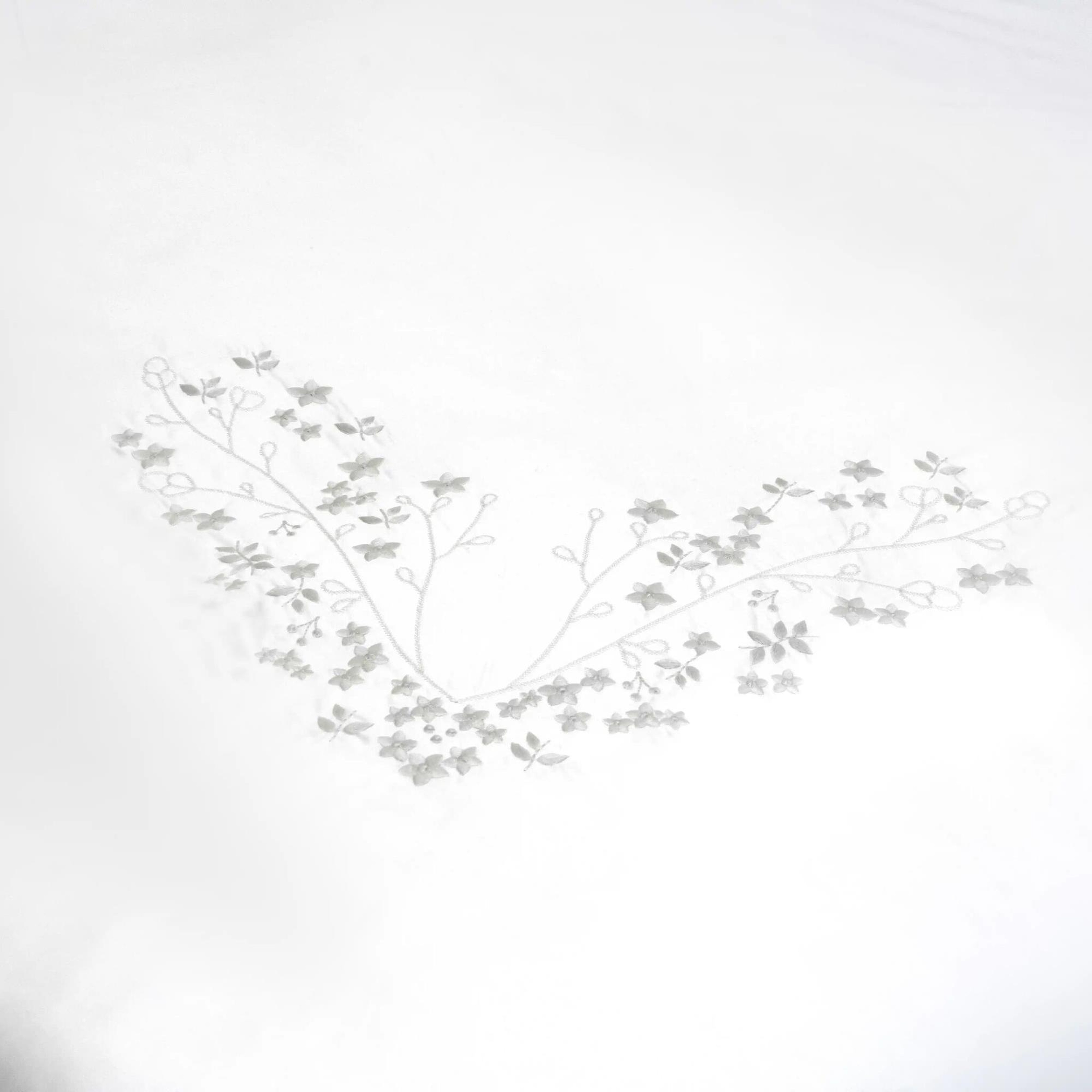 Qua Home Milo 300 Tc Pamuk Saten Nakışlı ve Ajurlu Çift Kişilik Nevresim Seti Beyaz Gri