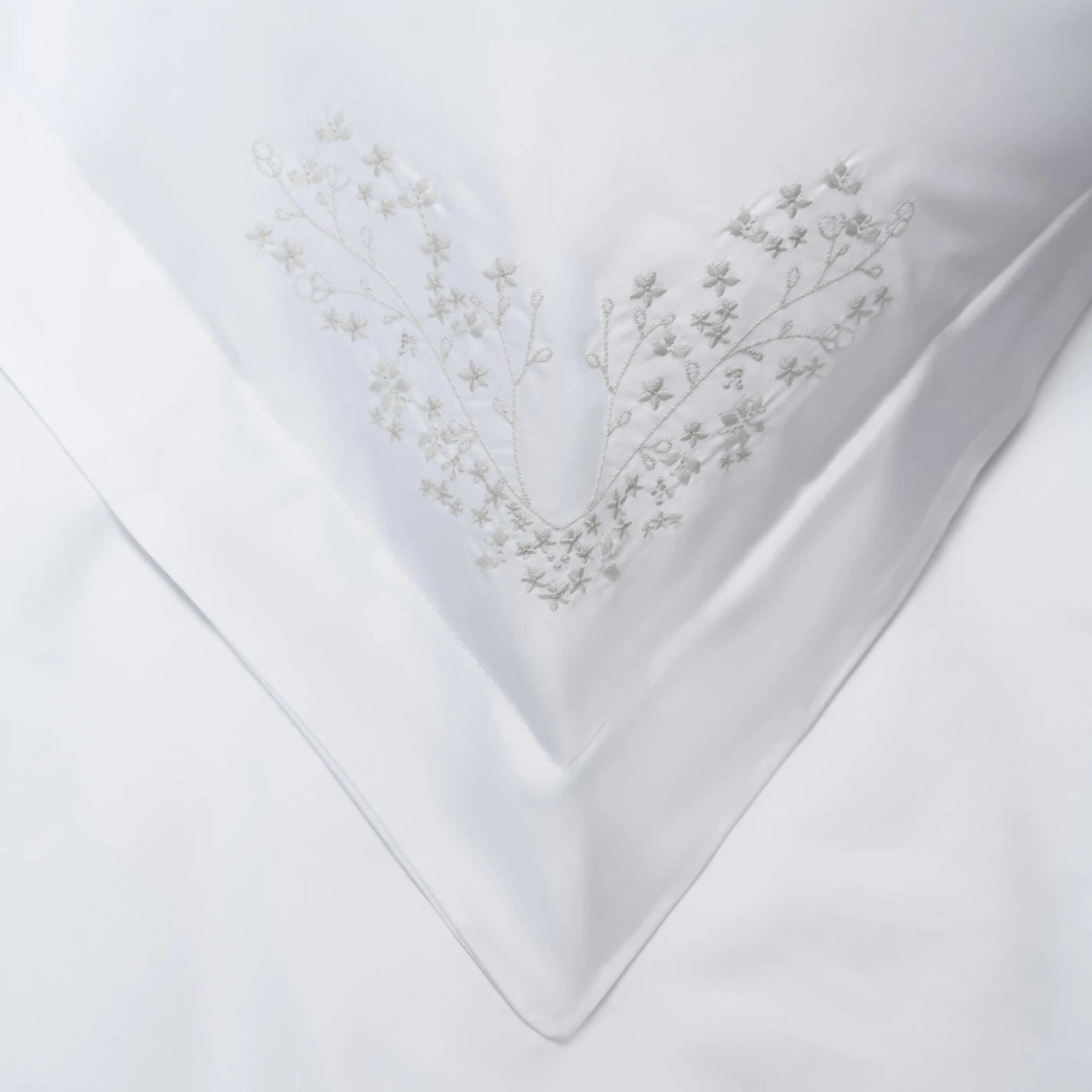 Qua Home Milo 300 Tc Pamuk Saten Nakışlı ve Ajurlu Çift Kişilik Nevresim Seti Beyaz Gri