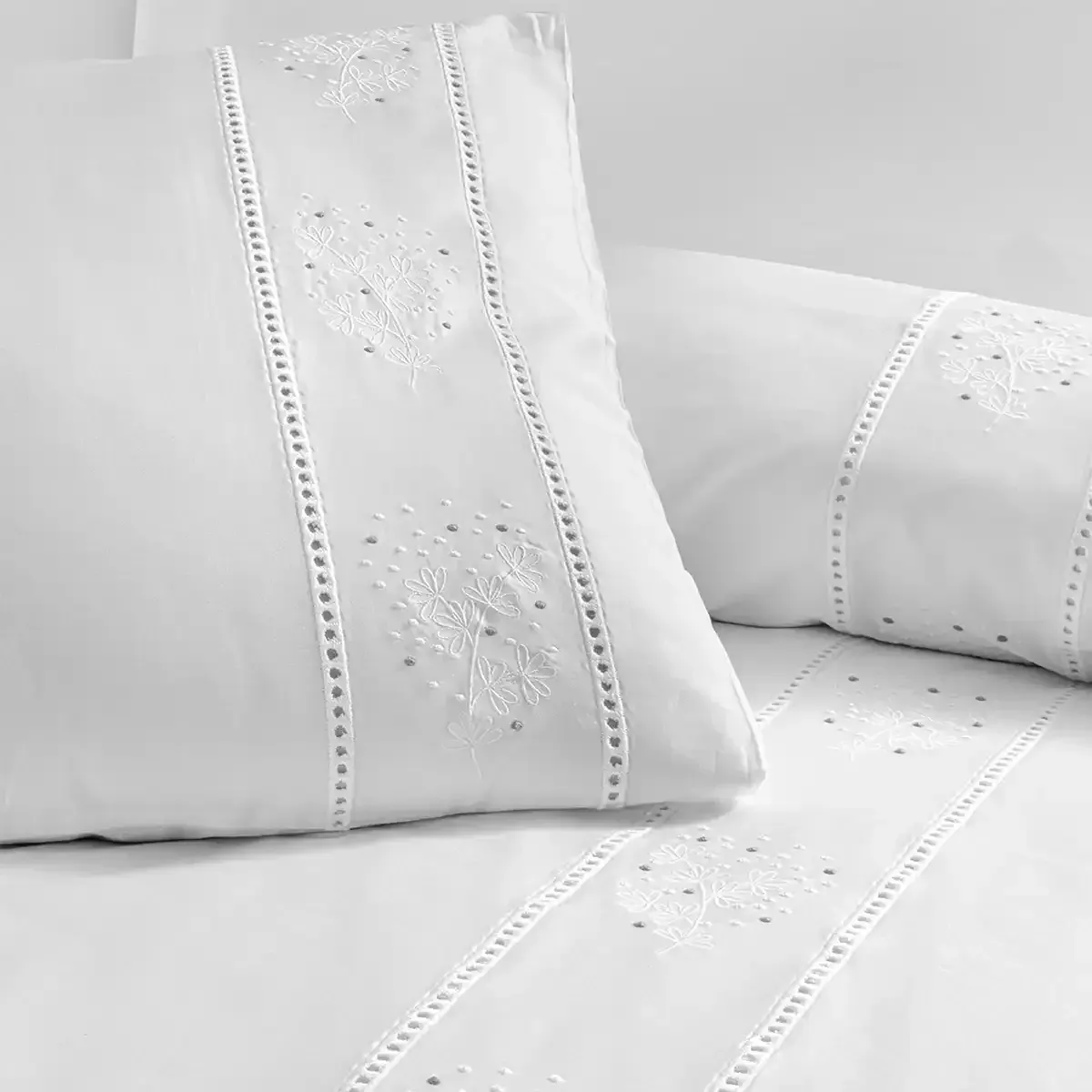 Qua Home Grace 300 Tc Pamuk Perkal Nakışlı ve Ajurlu Çift Kişilik Nevresim Seti Beyaz