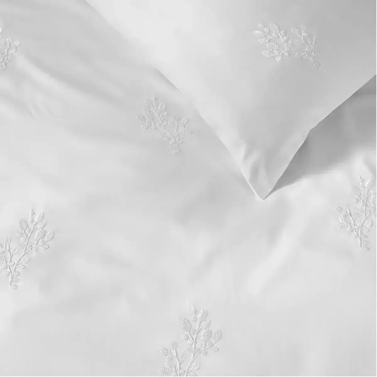 Qua Home Carmen 300 Tc Pamuk Saten Nakışlı King Size Nevresim Seti Beyaz