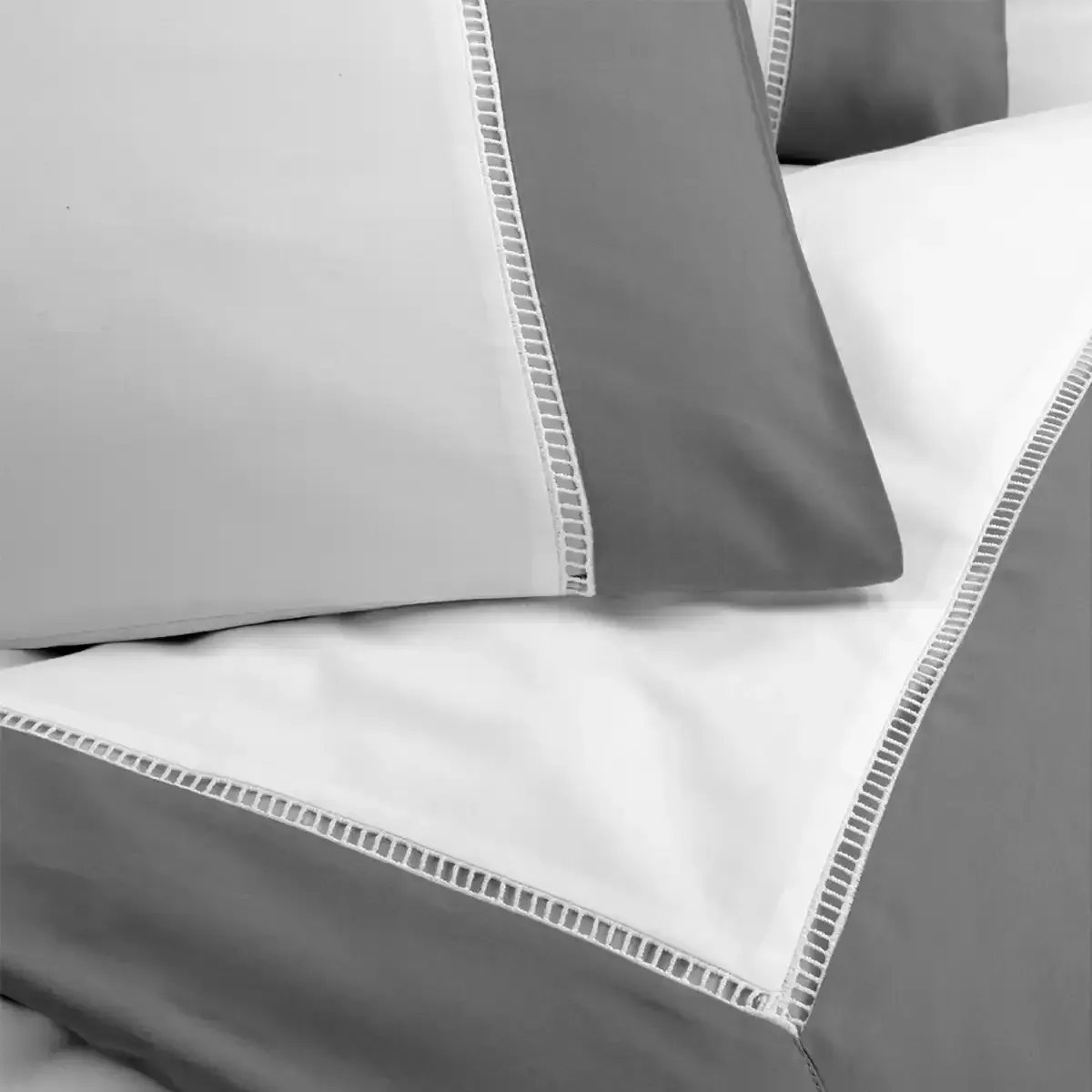 Qua Home Loren 300 Tc Pamuk Saten Aksesuarlı Çift Kişilik Nevresim Takımı Beyaz Gri