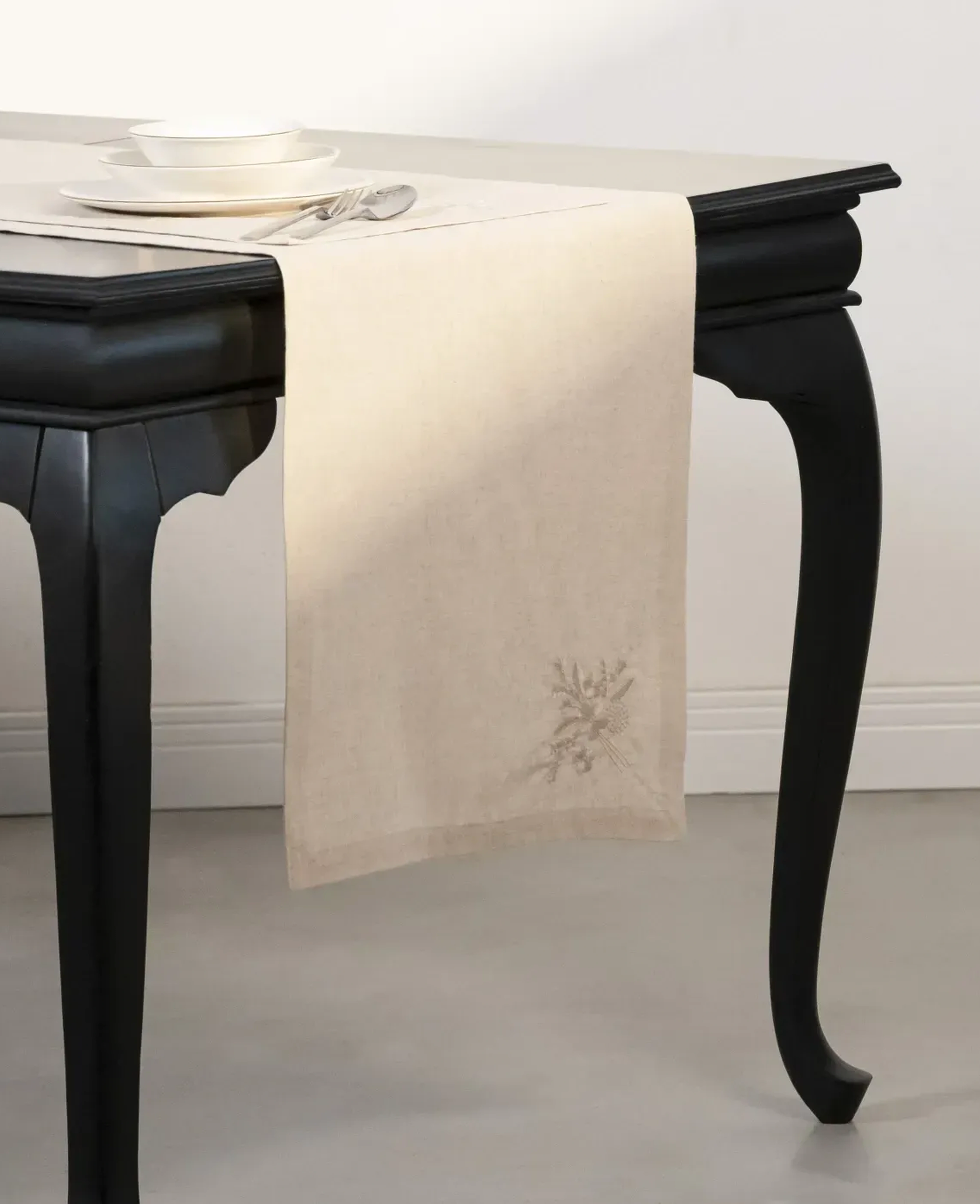 Qua Home Julien Pamuk Keten Çiçek Nakışlı Runner Ekru