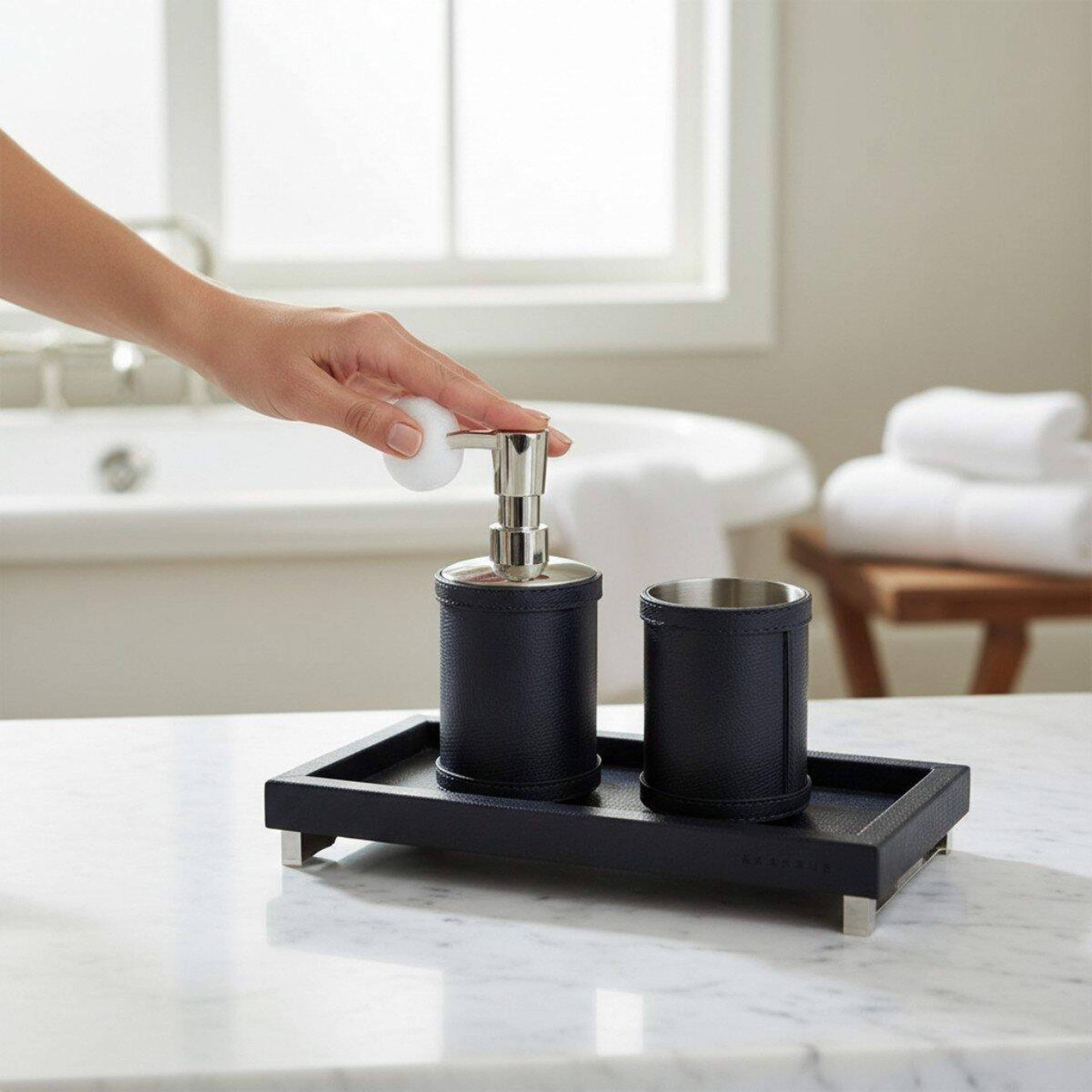 Qua Home Slvie Deri Sabunluk Seti Lacivert