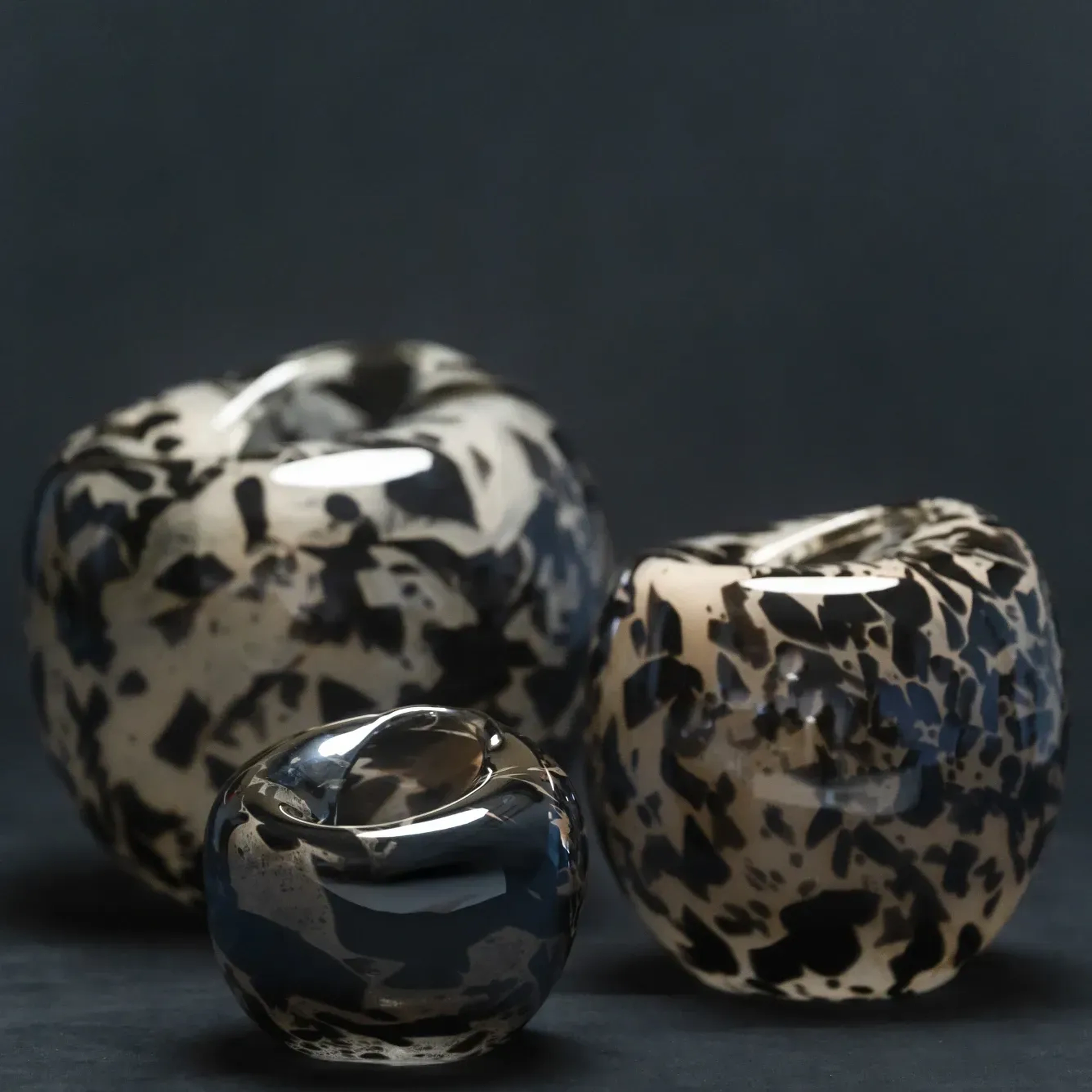 Zoe Siyah Gri El Yapımı Cam Vazo