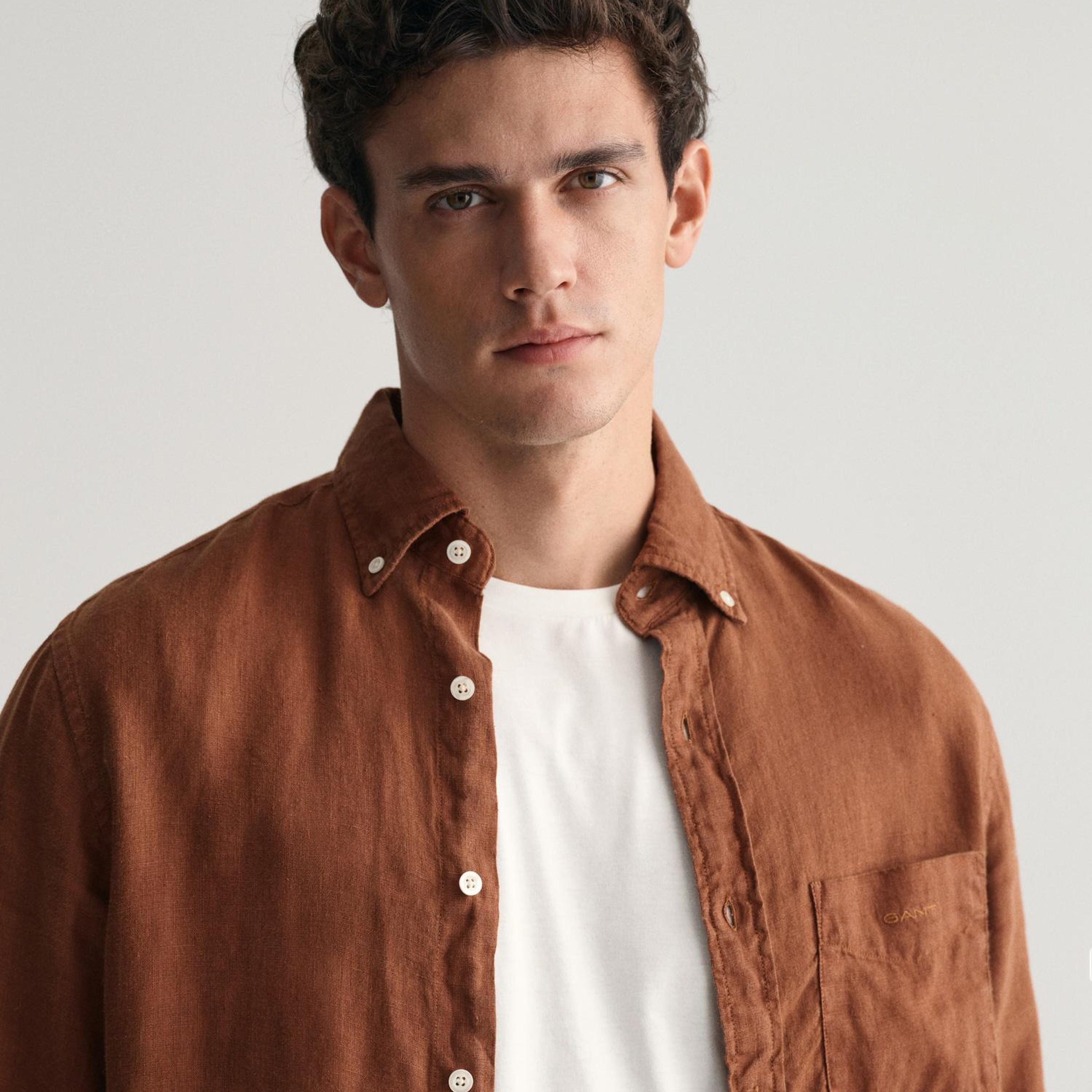 GANT Erkek Kahverengi Regular Fit Düğmeli Yaka Keten Gömlek