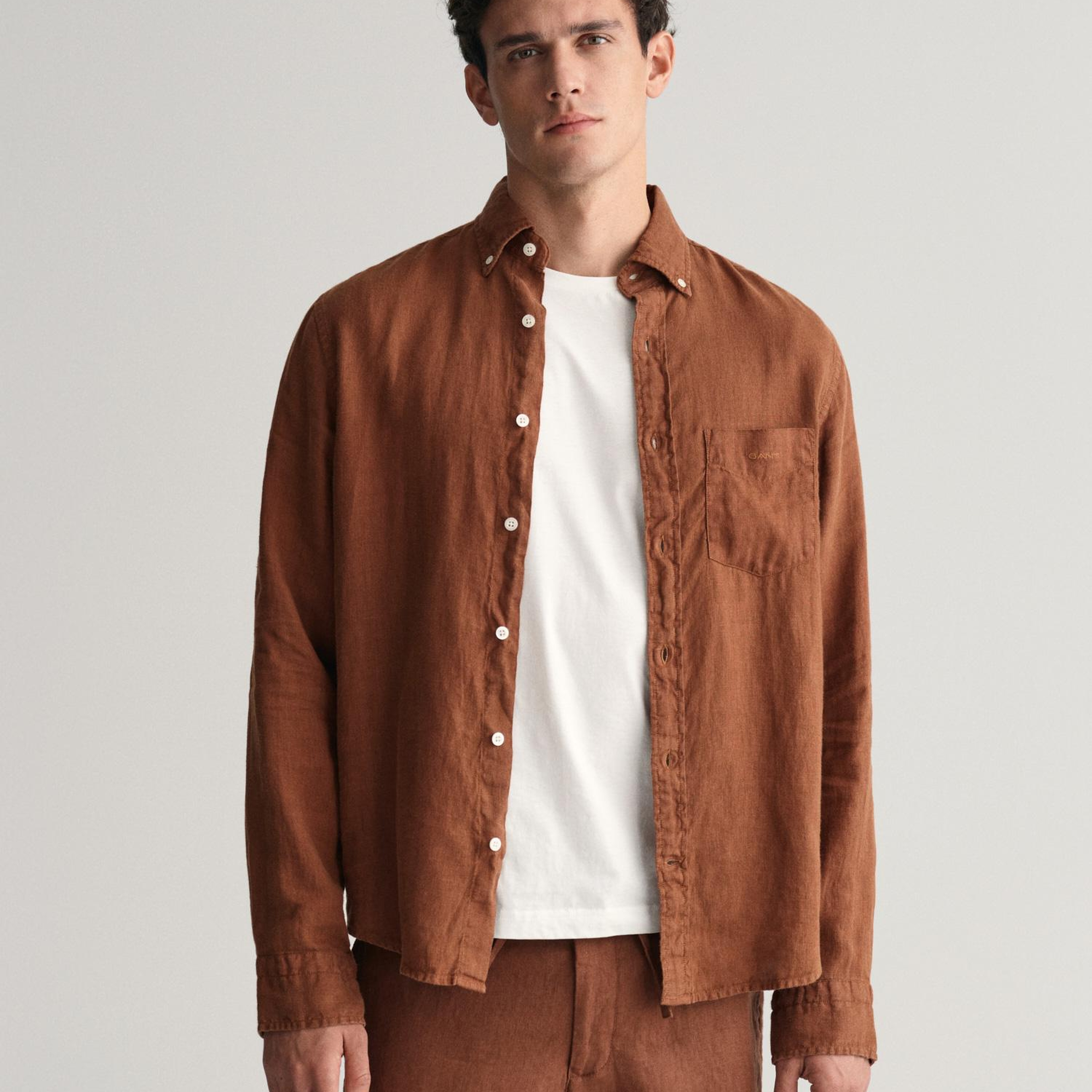 GANT Erkek Kahverengi Regular Fit Düğmeli Yaka Keten Gömlek