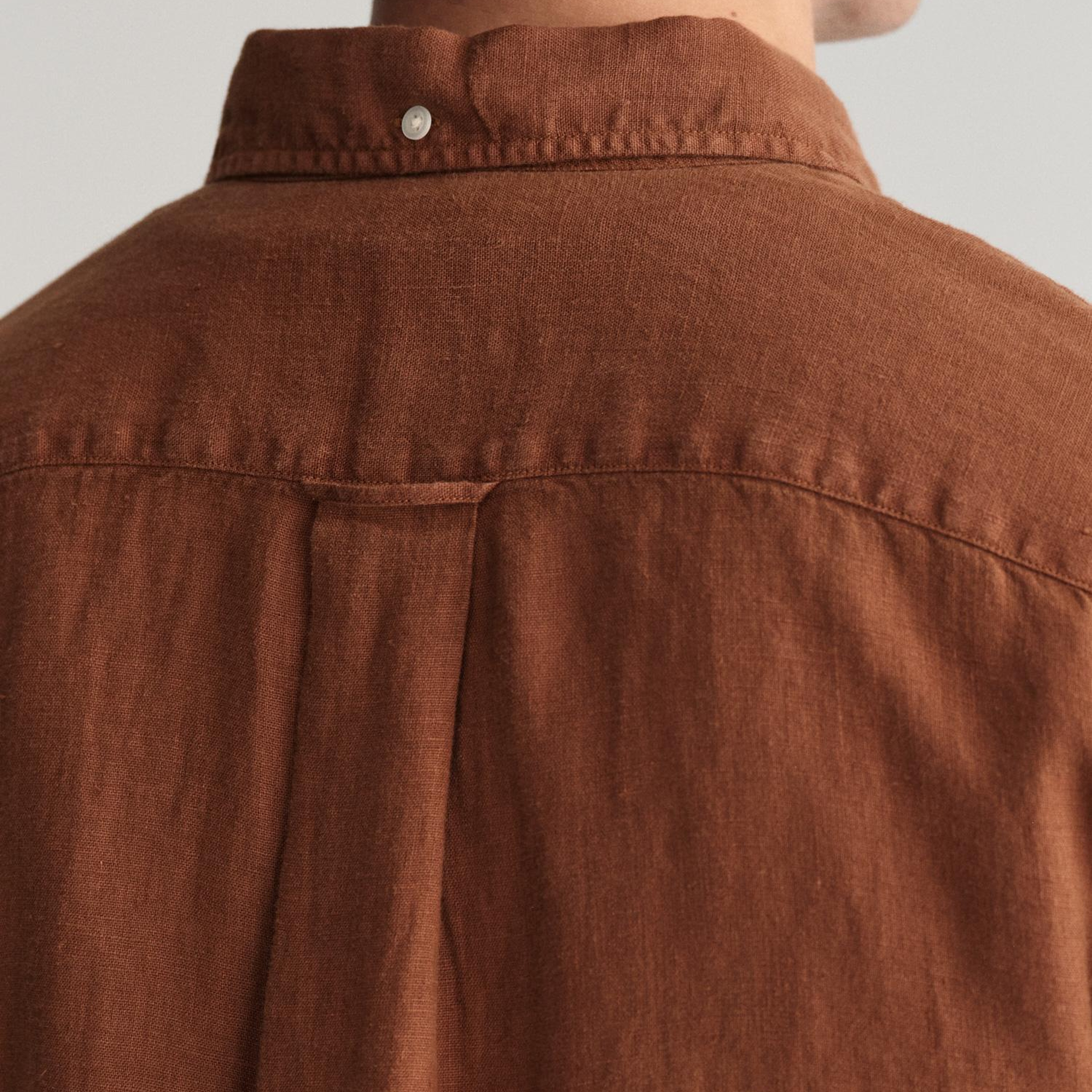 GANT Erkek Kahverengi Regular Fit Düğmeli Yaka Keten Gömlek