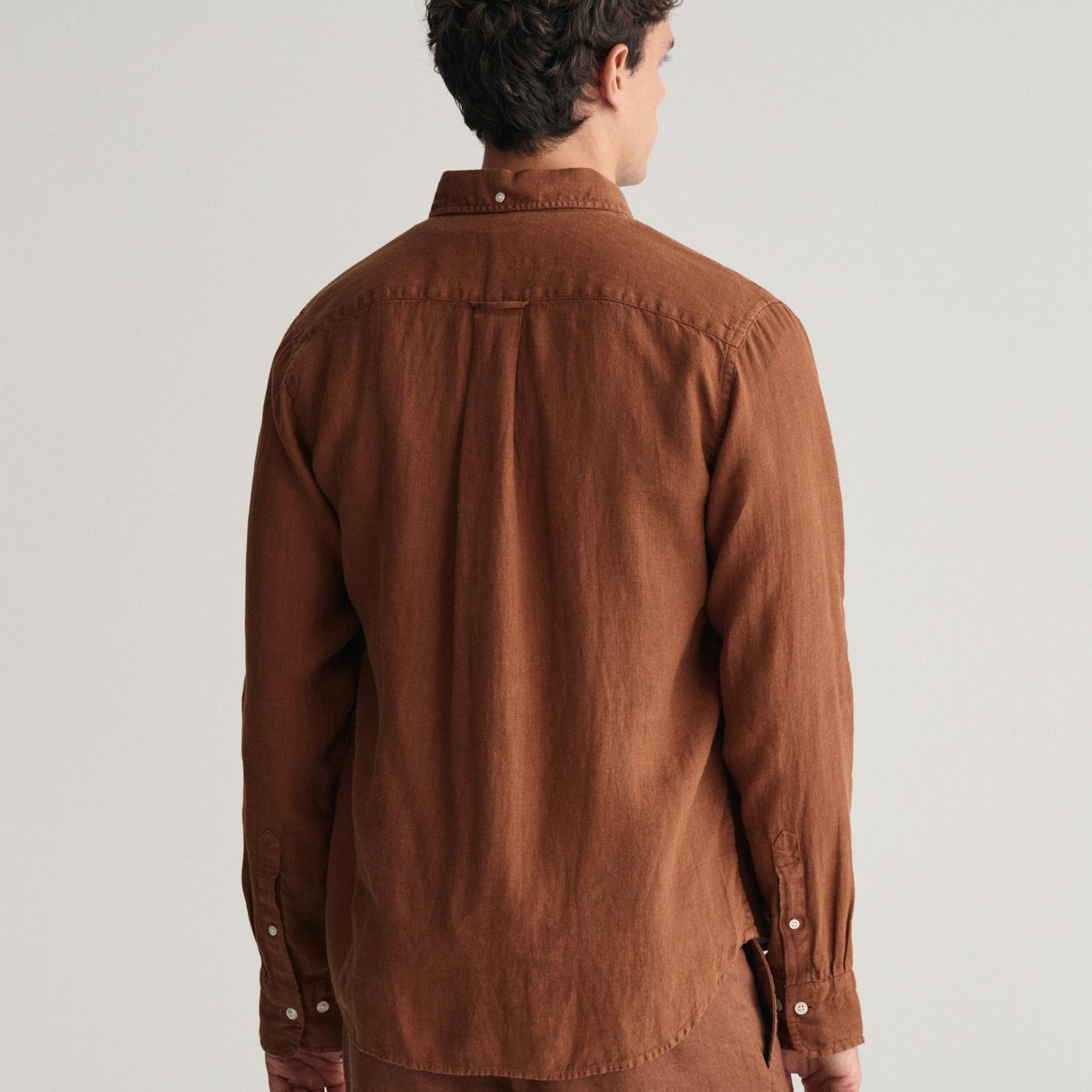 GANT Erkek Kahverengi Regular Fit Düğmeli Yaka Keten Gömlek