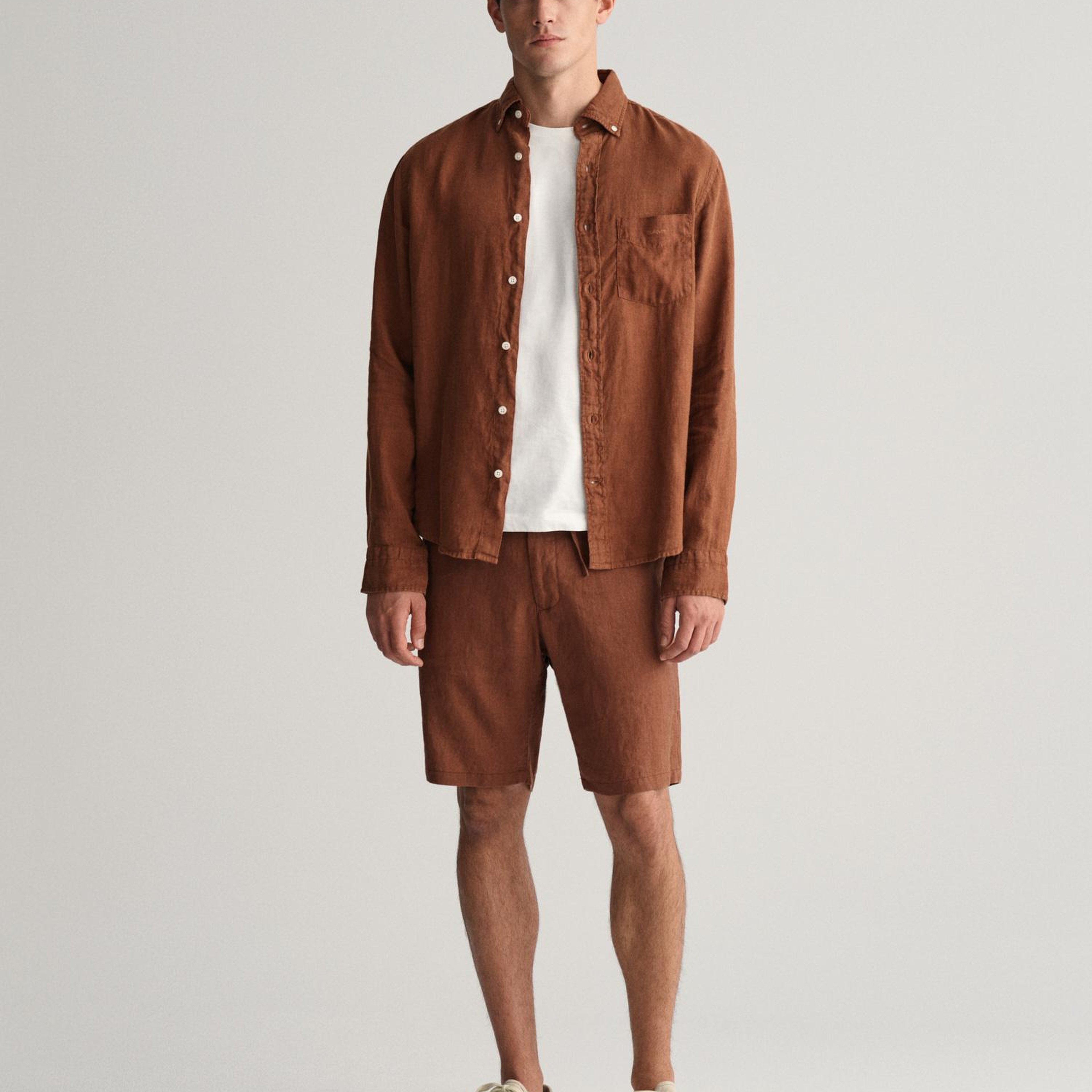 GANT Erkek Kahverengi Regular Fit Düğmeli Yaka Keten Gömlek