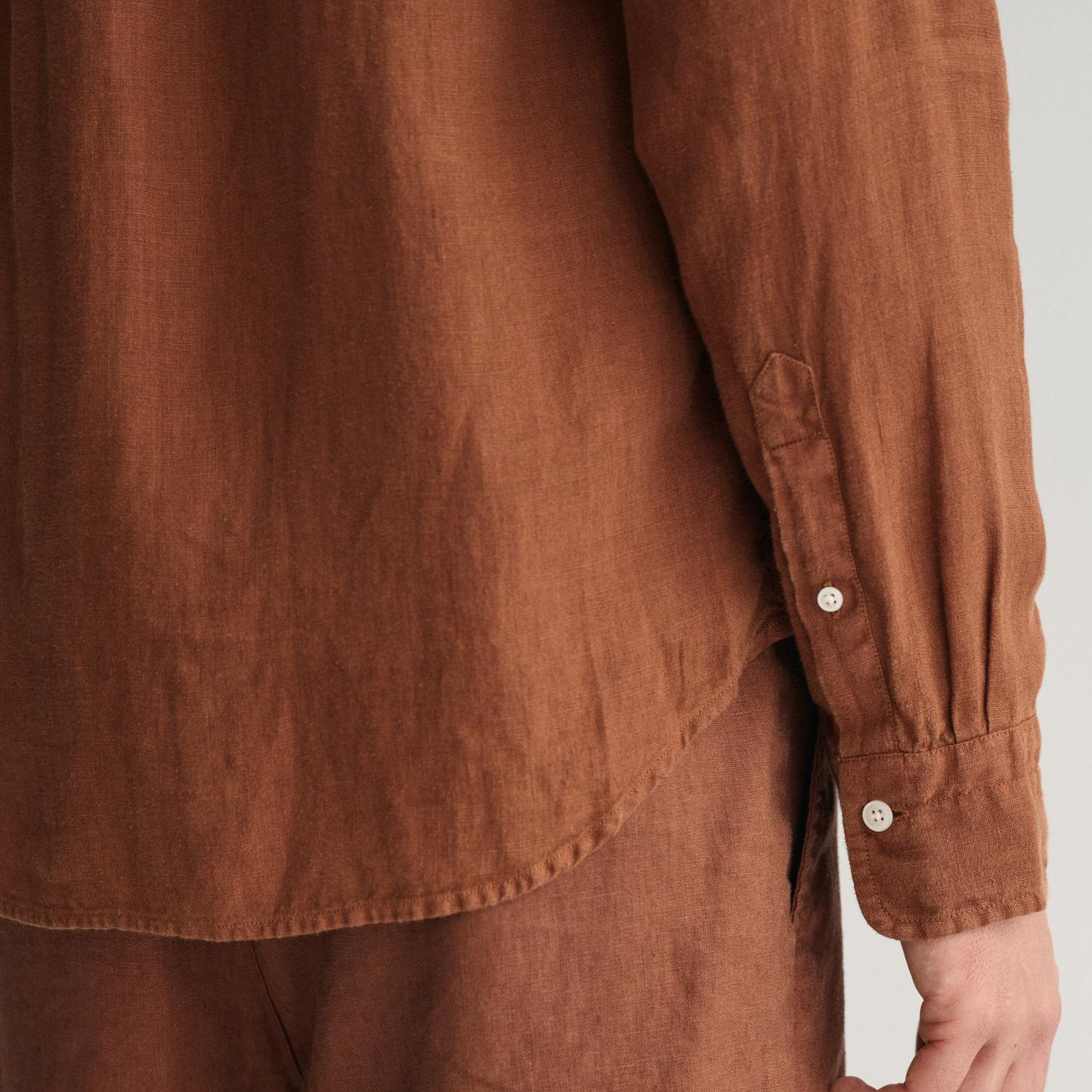 GANT Erkek Kahverengi Regular Fit Düğmeli Yaka Keten Gömlek