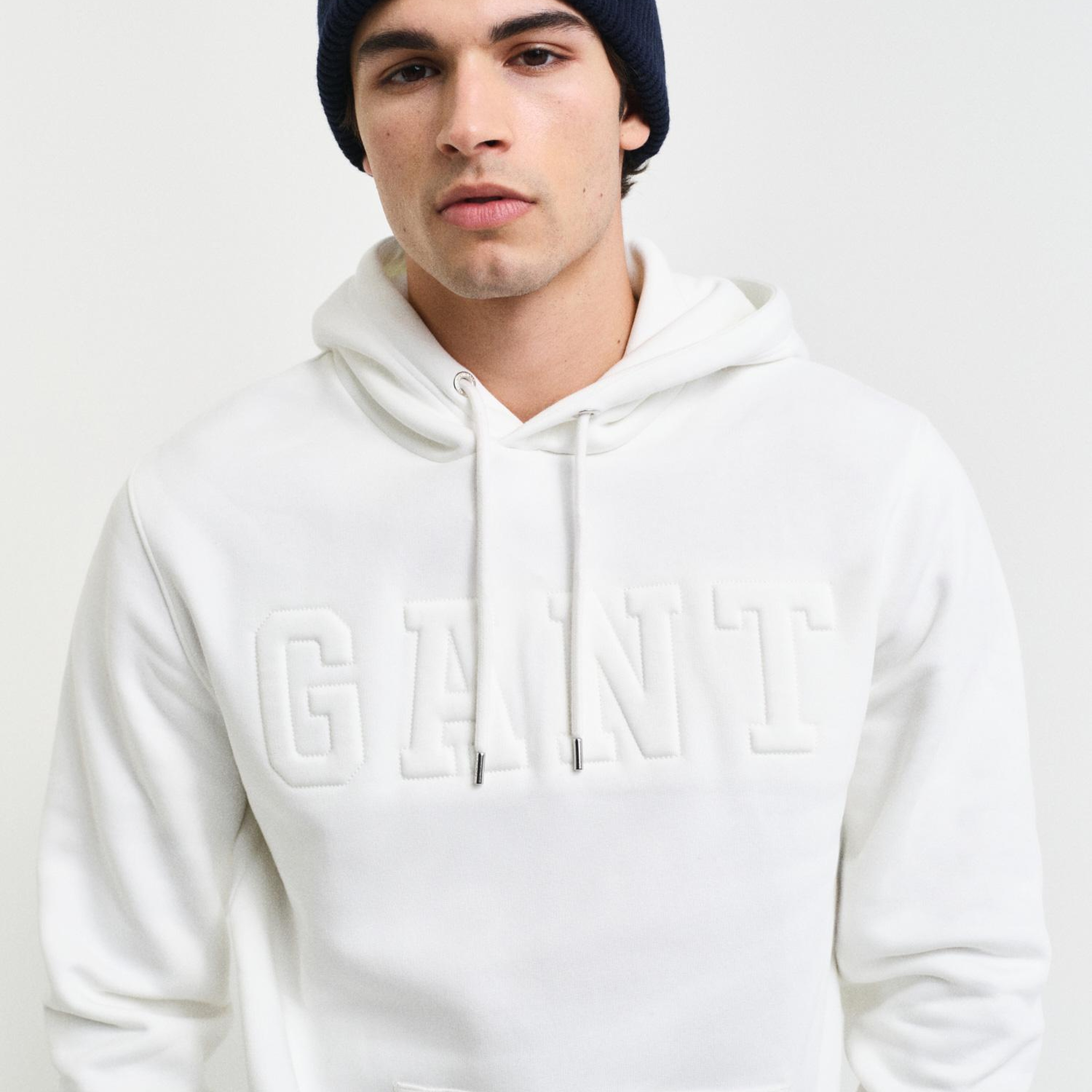 GANT Erkek Beyaz Regular Fit Kapüşonlu Logolu Sweatshirt