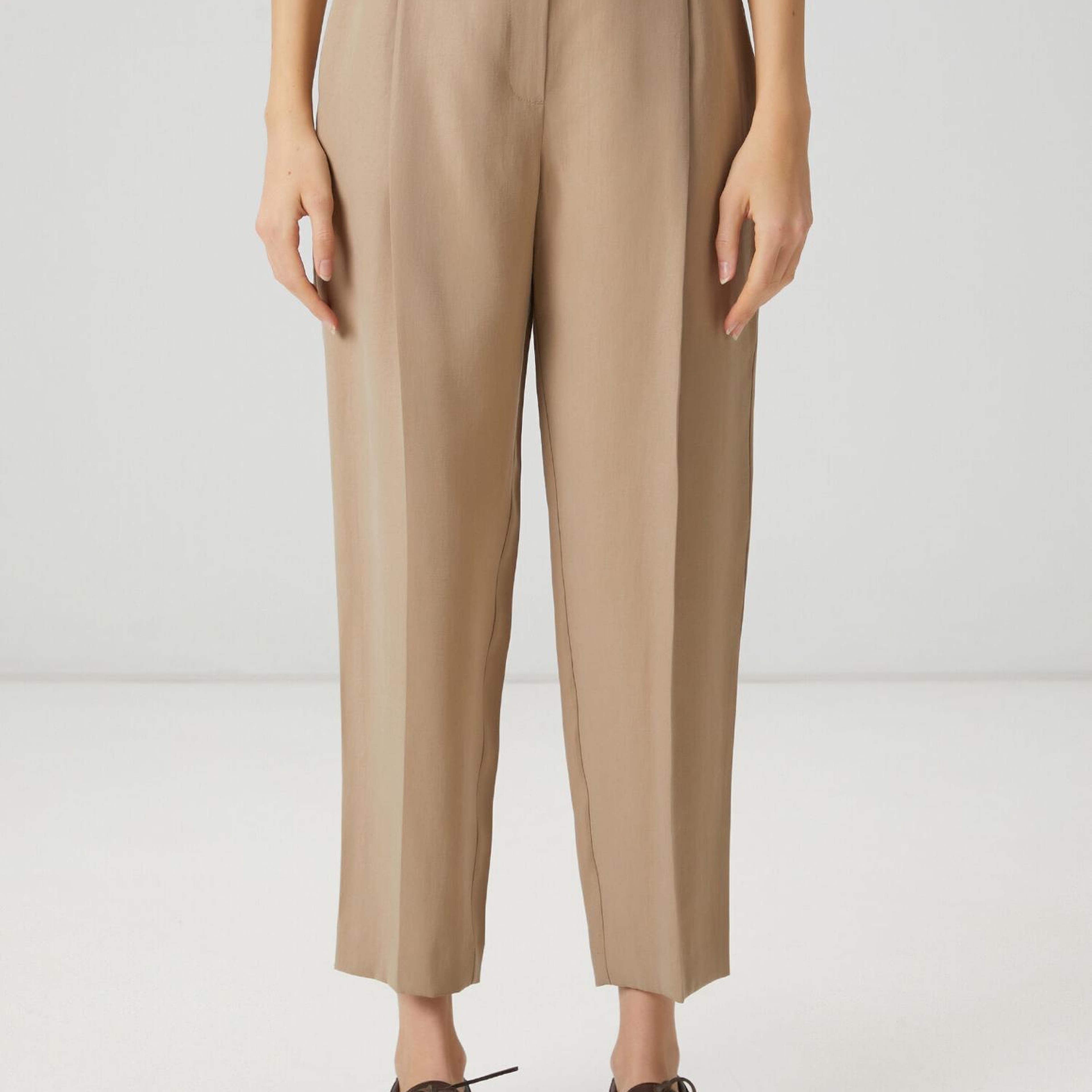 Beymen Club Kadın Bej Pileli Kemerli Havuç Pantolon