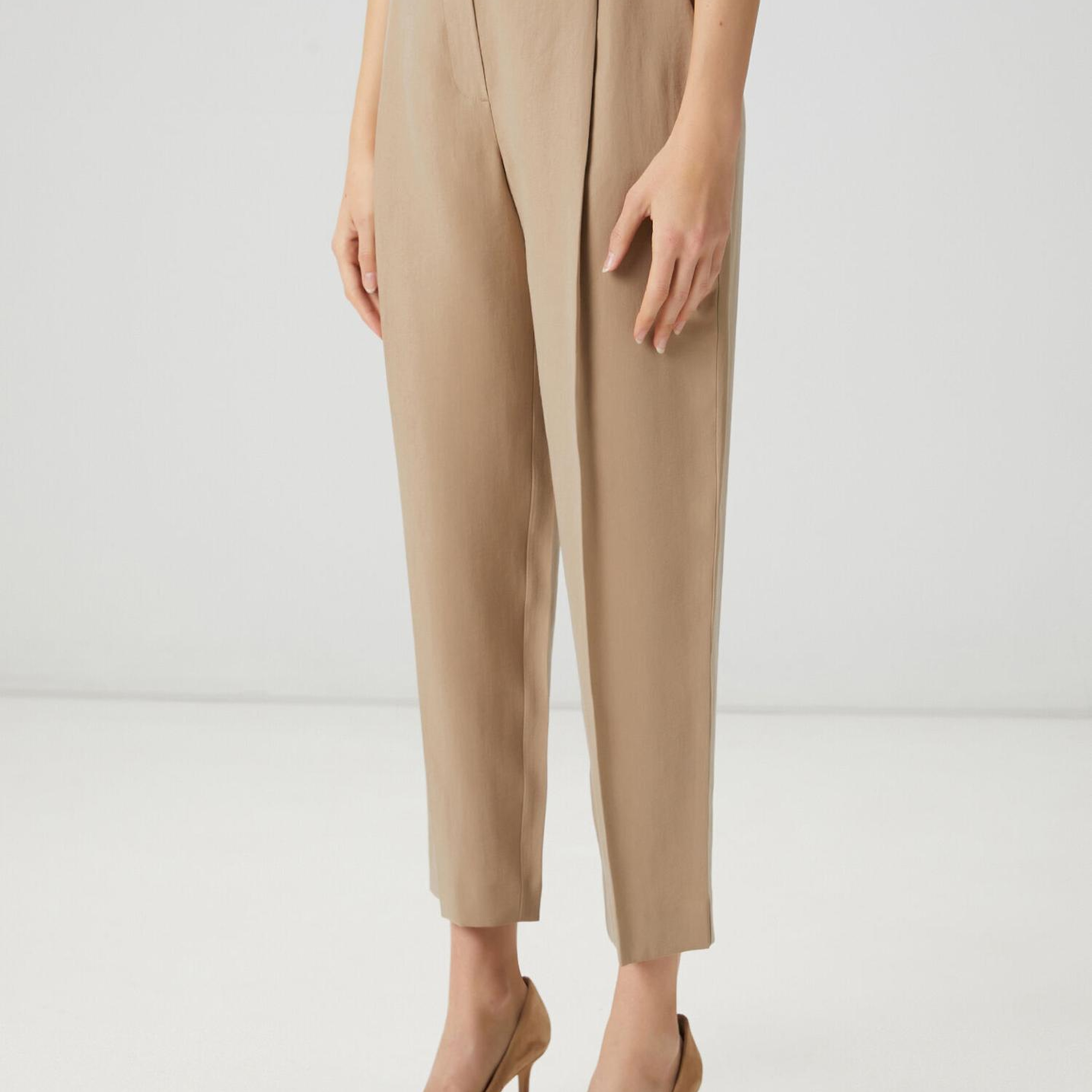 Beymen Club Kadın Bej Pileli Kemerli Havuç Pantolon