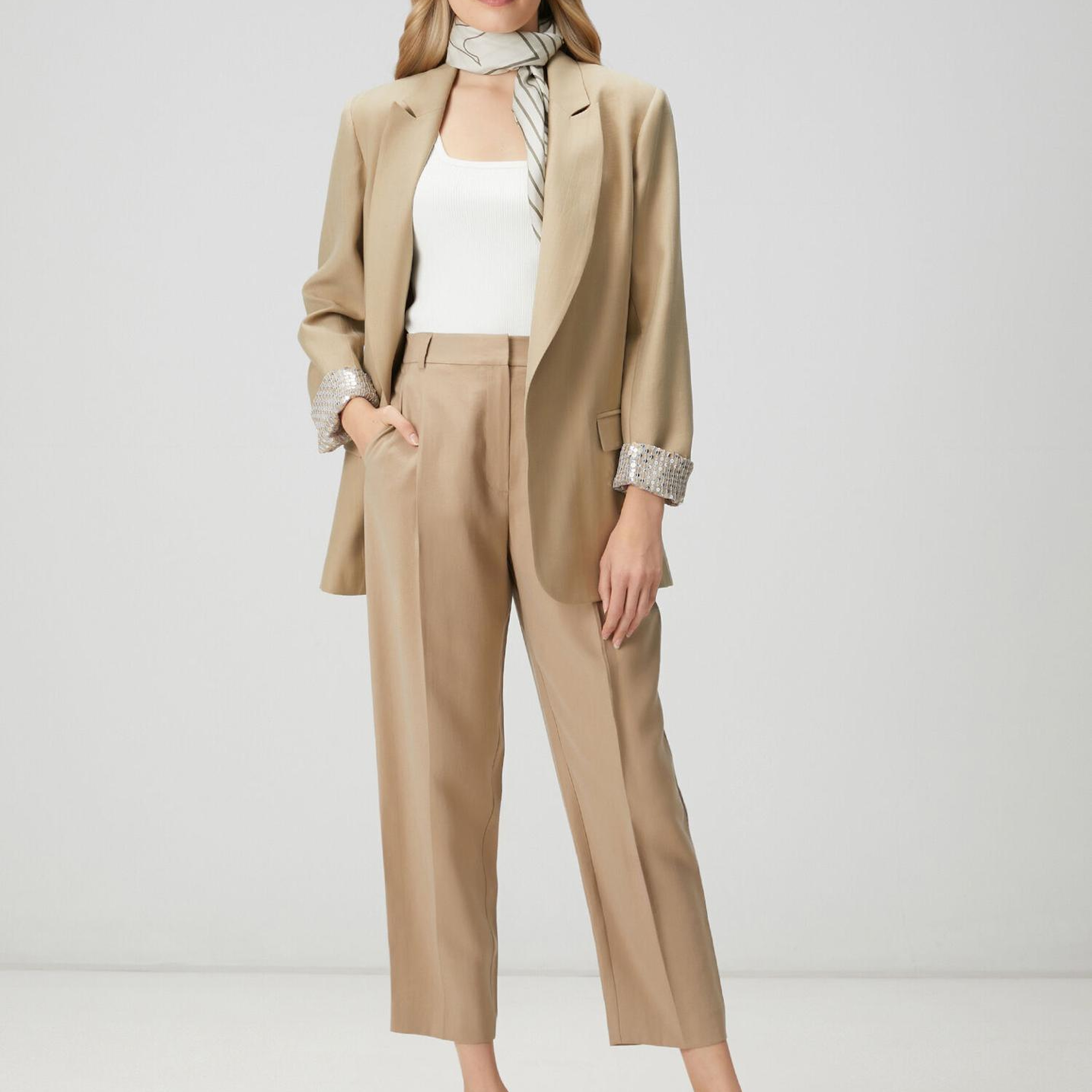 Beymen Club Kadın Bej Pileli Kemerli Havuç Pantolon