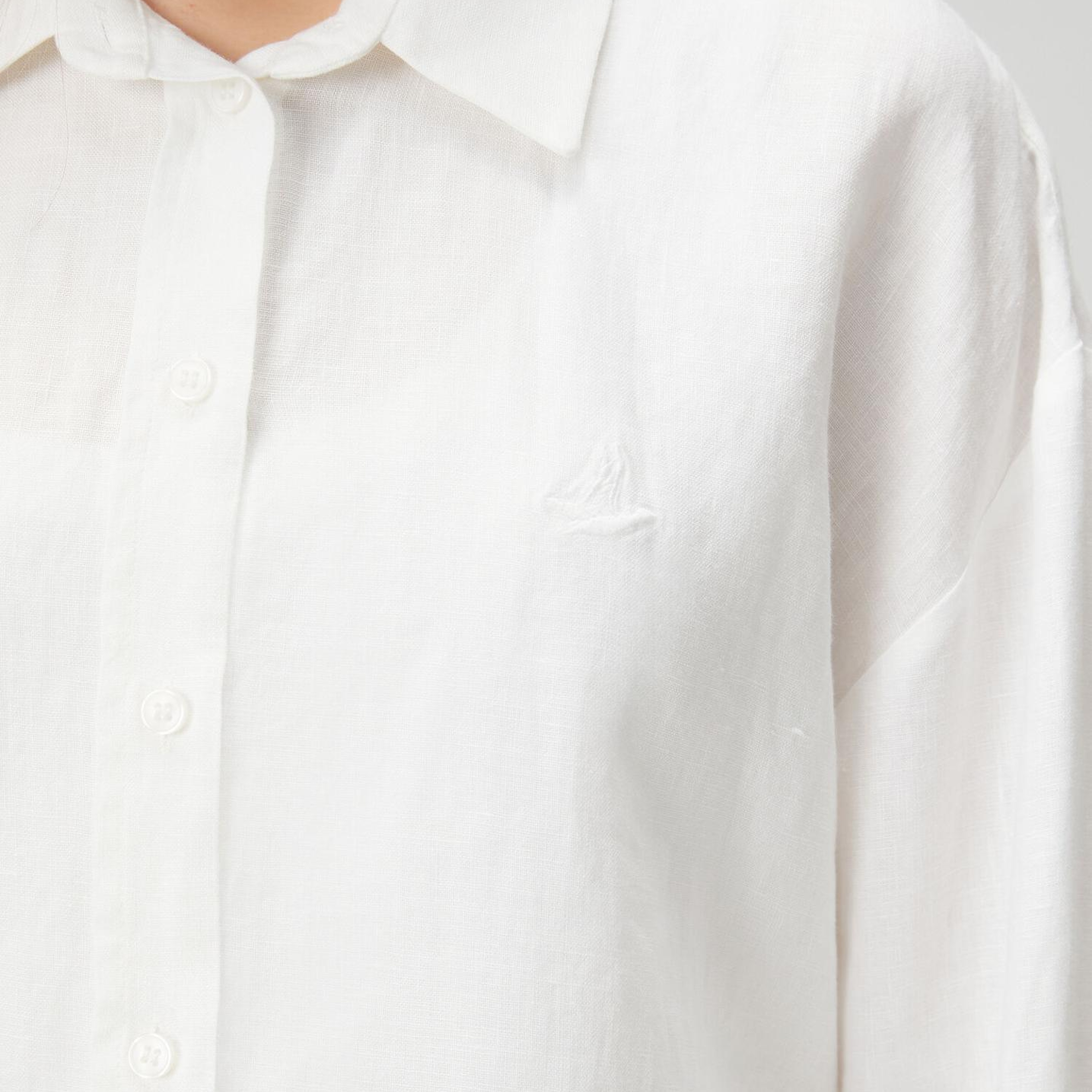 Beymen Club Kadın Oversize Kırık Beyaz Logolu Keten Gömlek