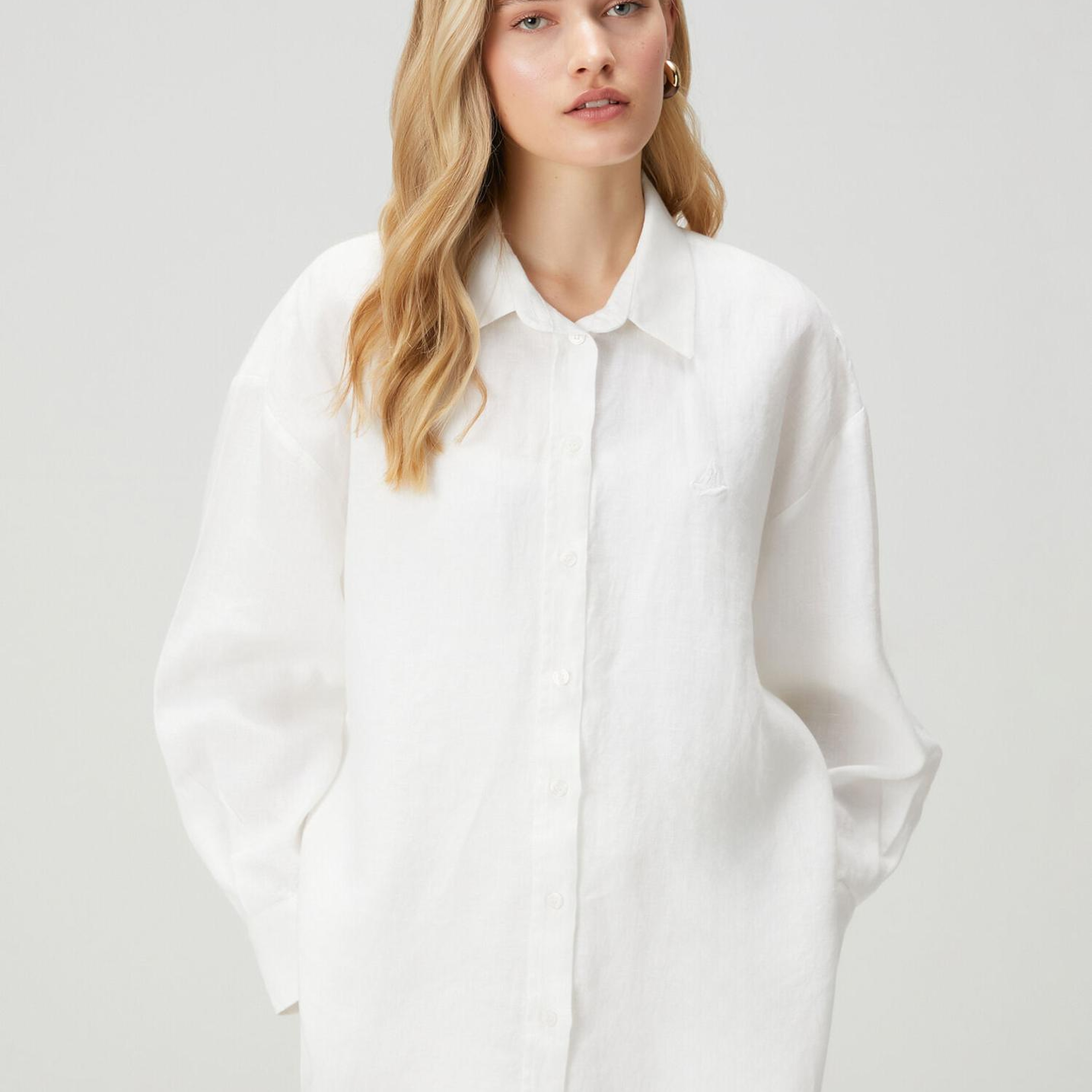 Beymen Club Kadın Oversize Kırık Beyaz Logolu Keten Gömlek