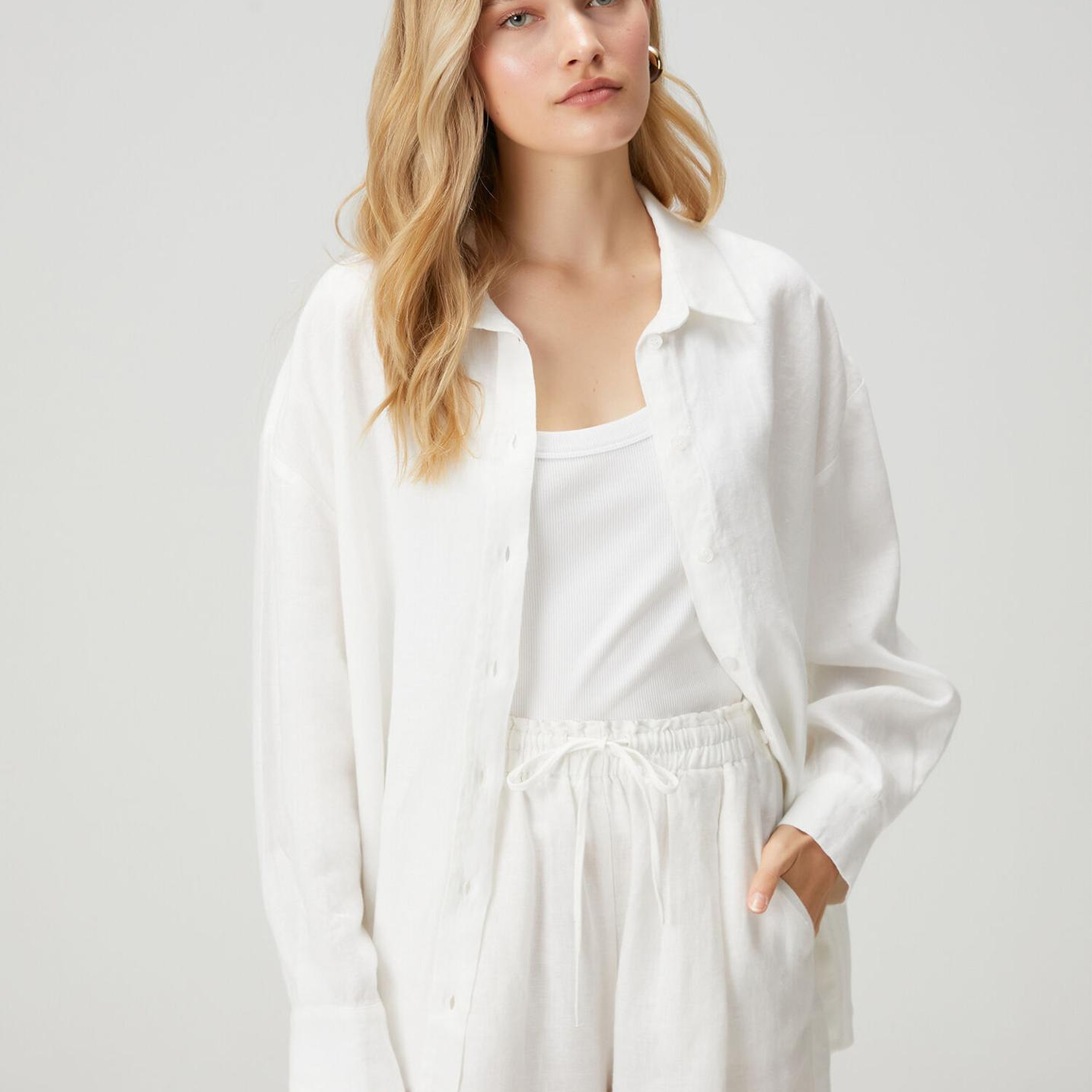 Beymen Club Kadın Oversize Kırık Beyaz Logolu Keten Gömlek