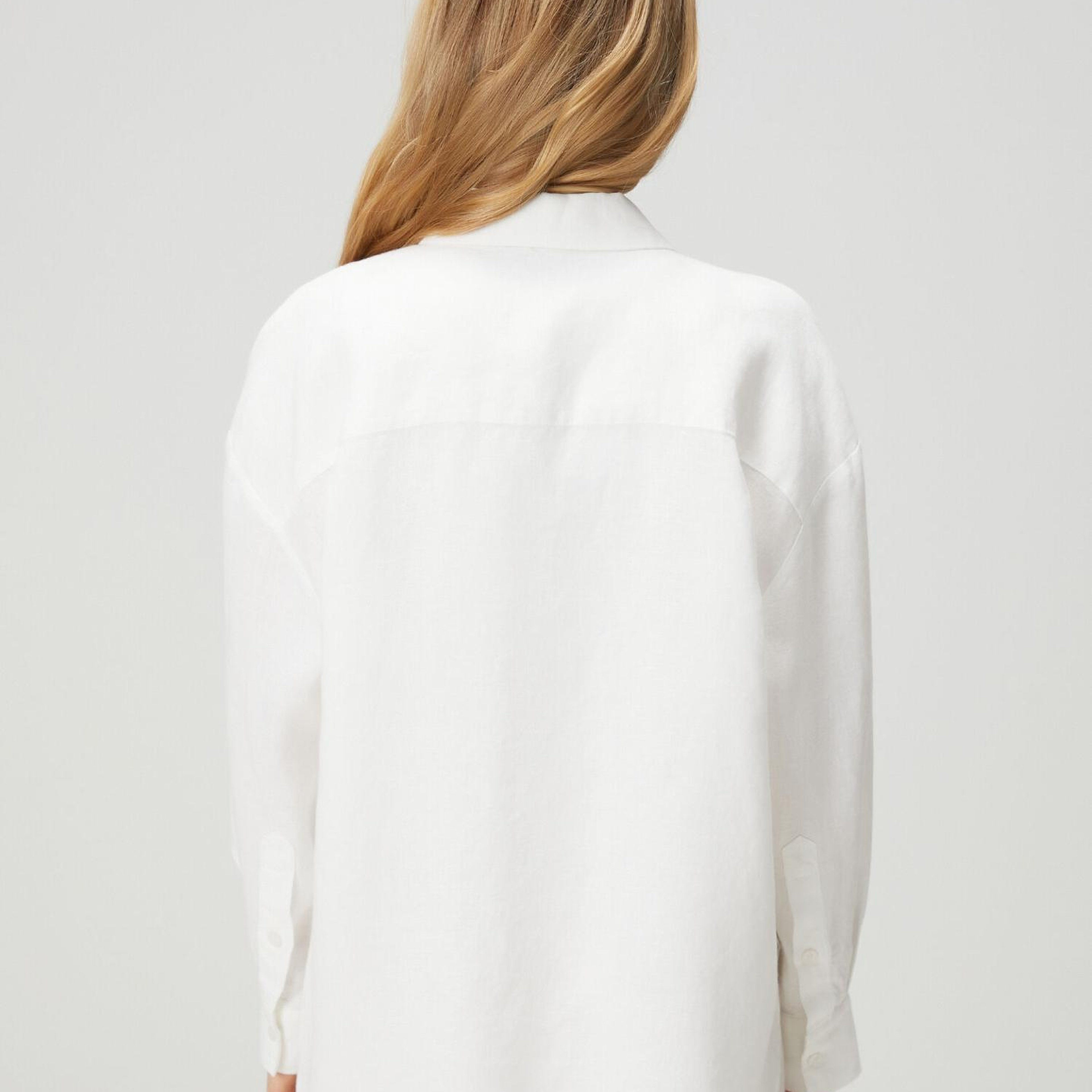 Beymen Club Kadın Oversize Kırık Beyaz Logolu Keten Gömlek