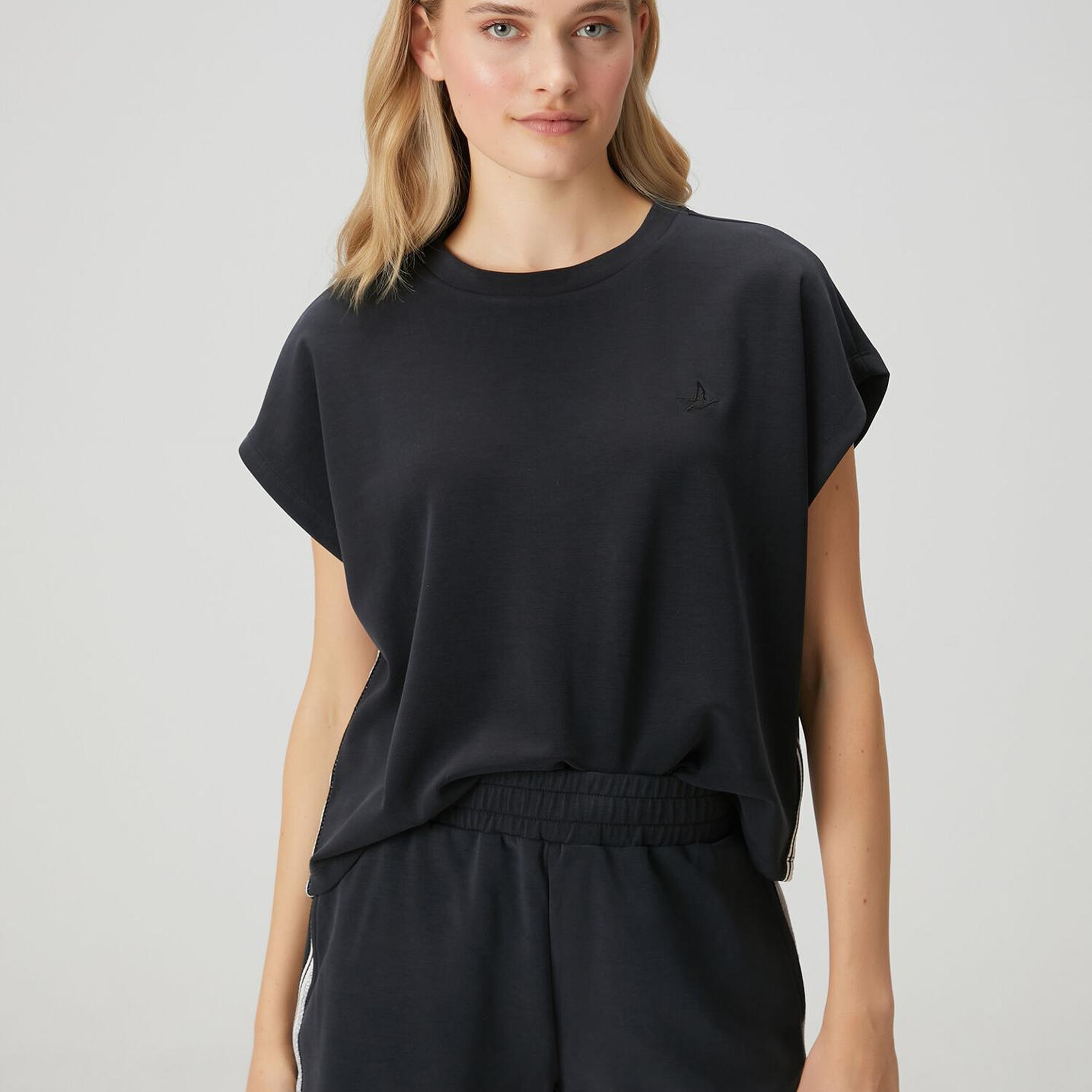 Beymen Club Kadın Siyah Bantlı Kısa Kol Sweatshirt