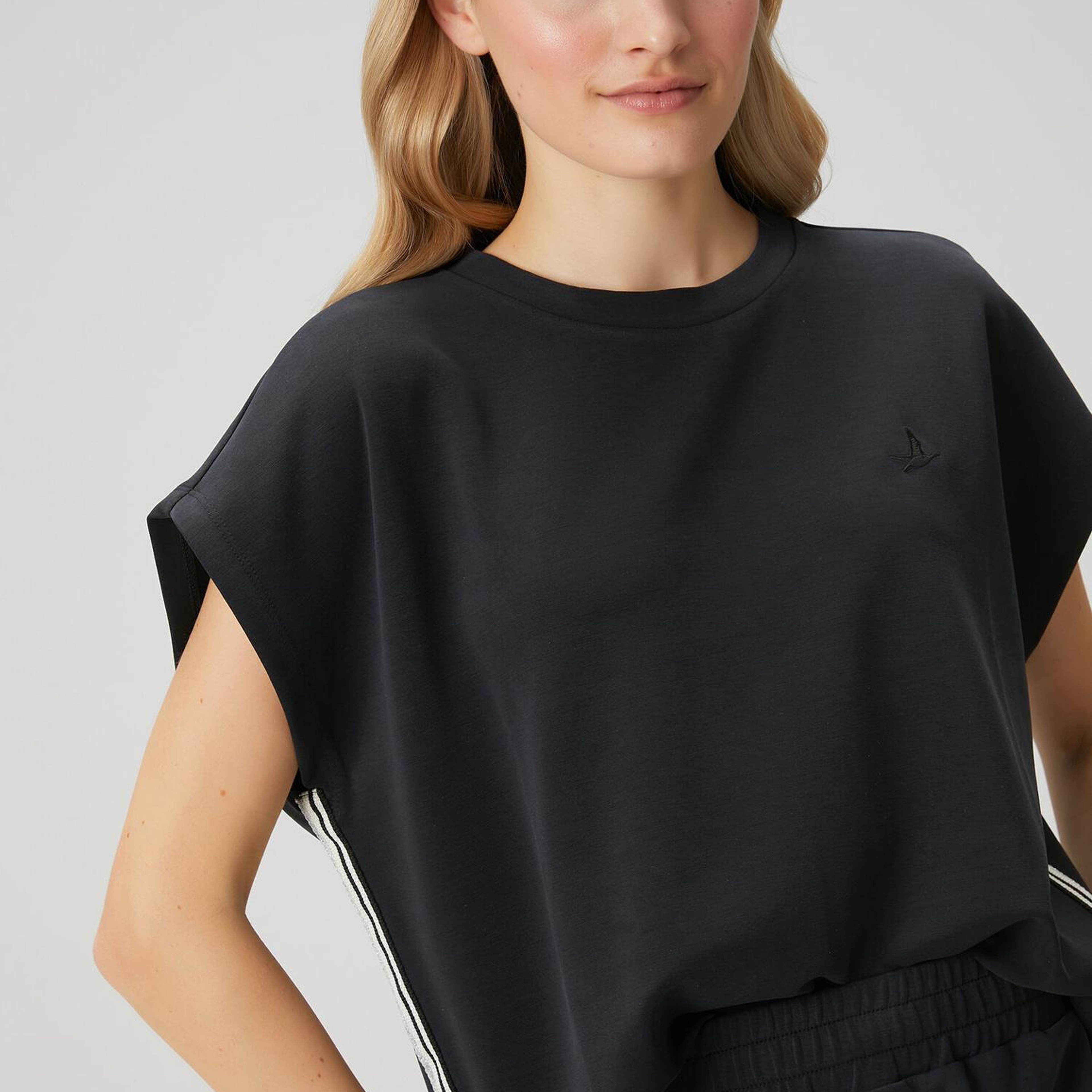 Beymen Club Kadın Siyah Bantlı Kısa Kol Sweatshirt