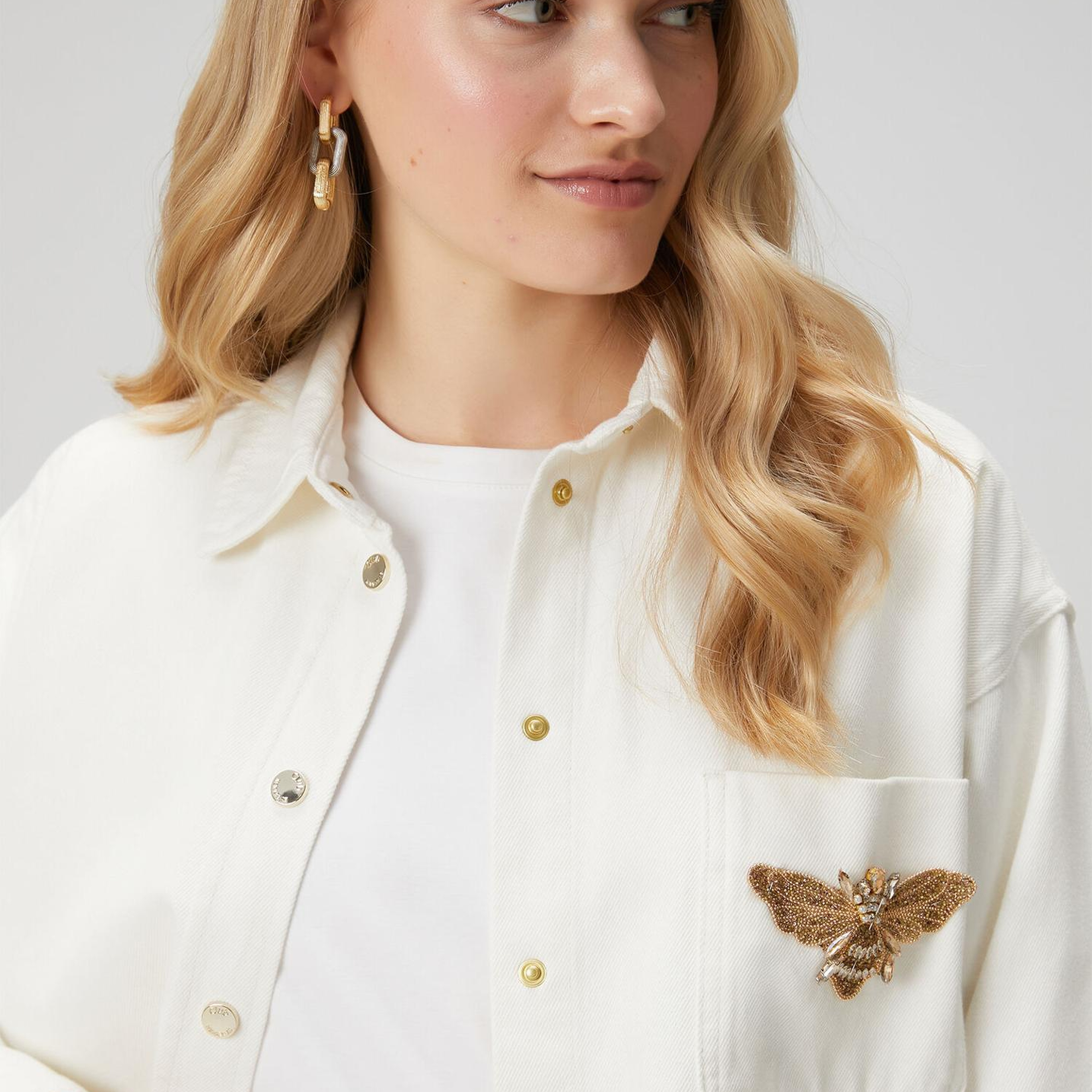 Beymen Club Kadın Ekru Broş Detaylı Denim Dış Gömlek