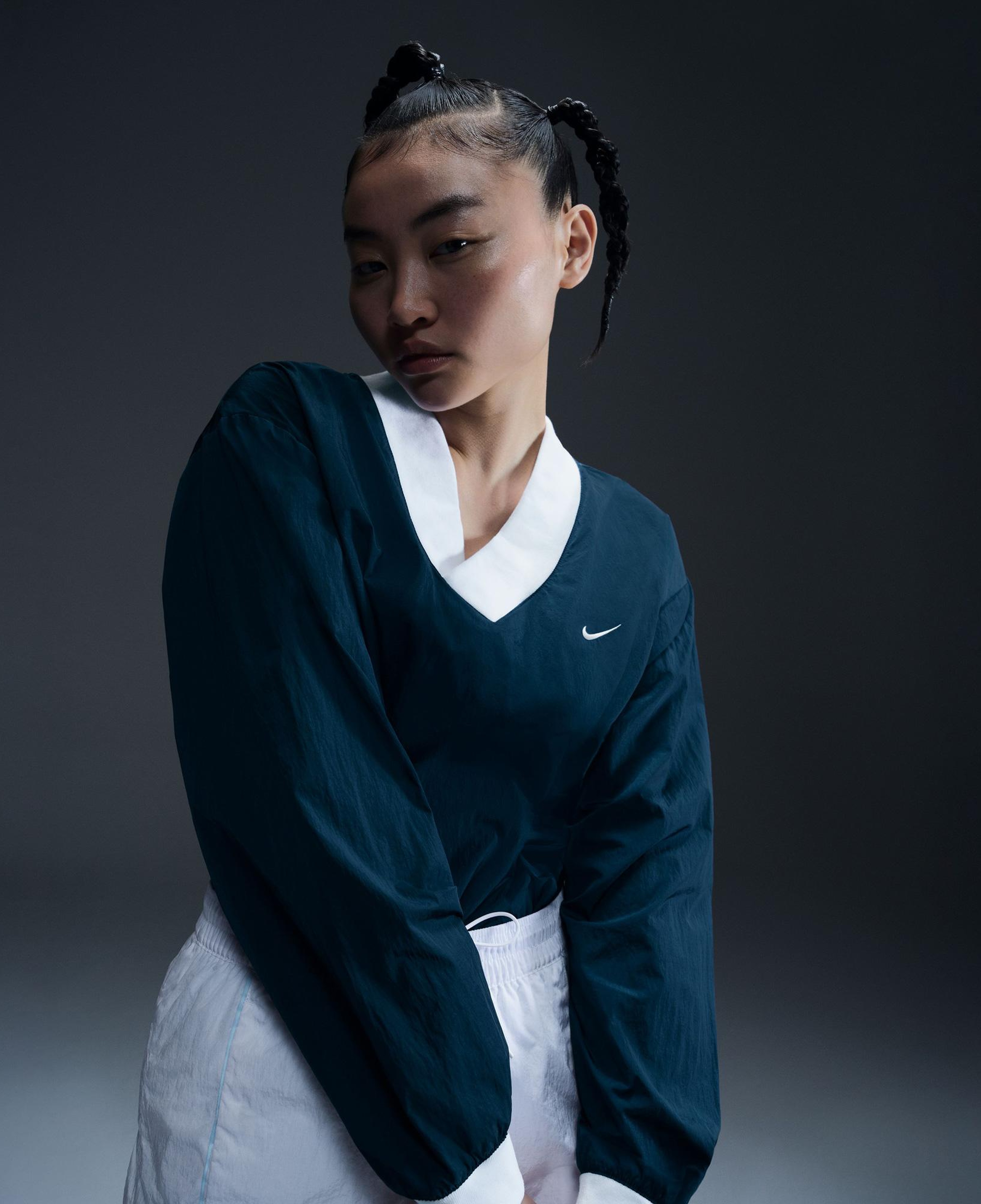 Nike Sportswear Essential Woven Kadın Lacivert Sweatshirt