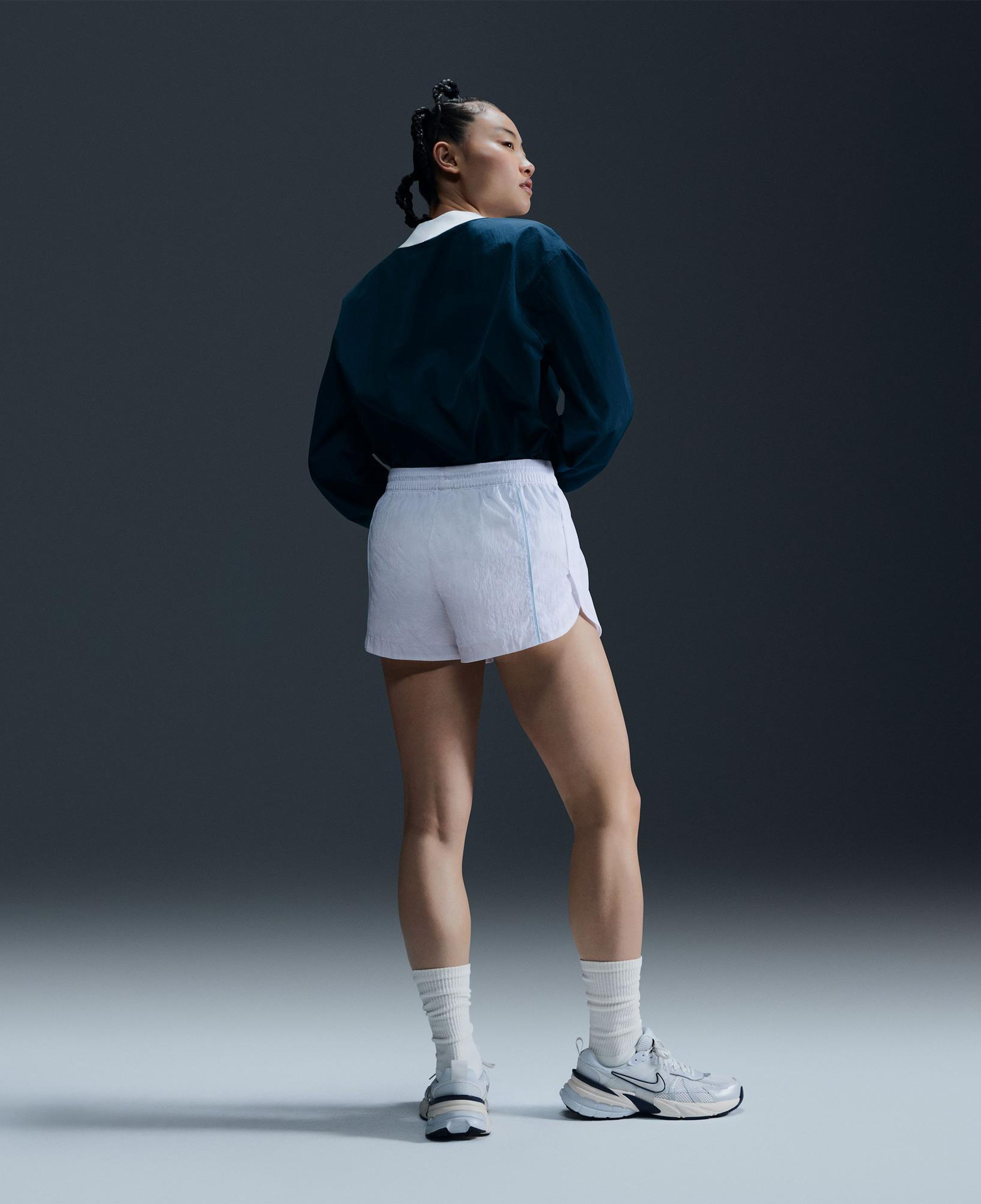 Nike Sportswear Essential Woven Kadın Lacivert Sweatshirt