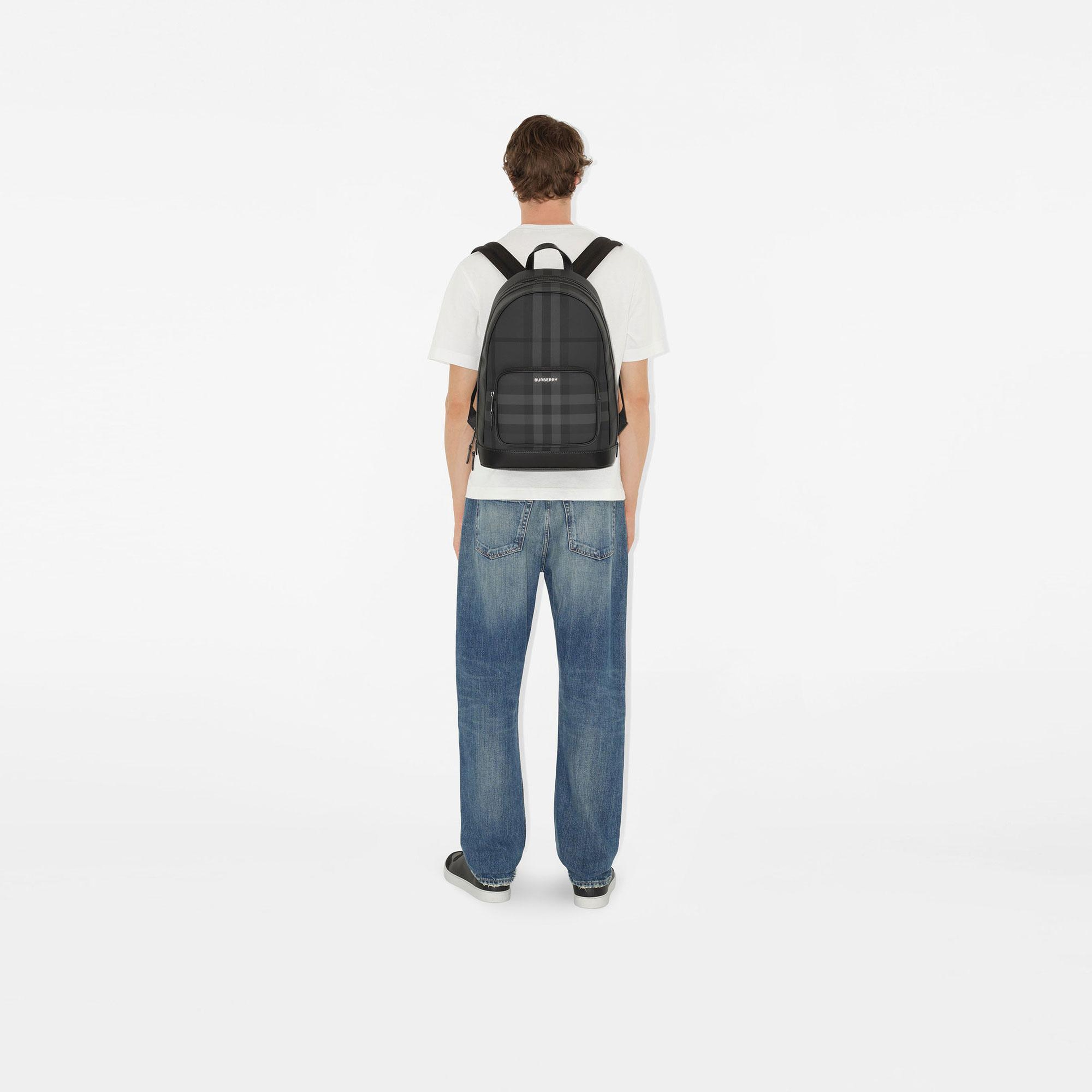 Burberry Erkek Gri Sırt Çantası