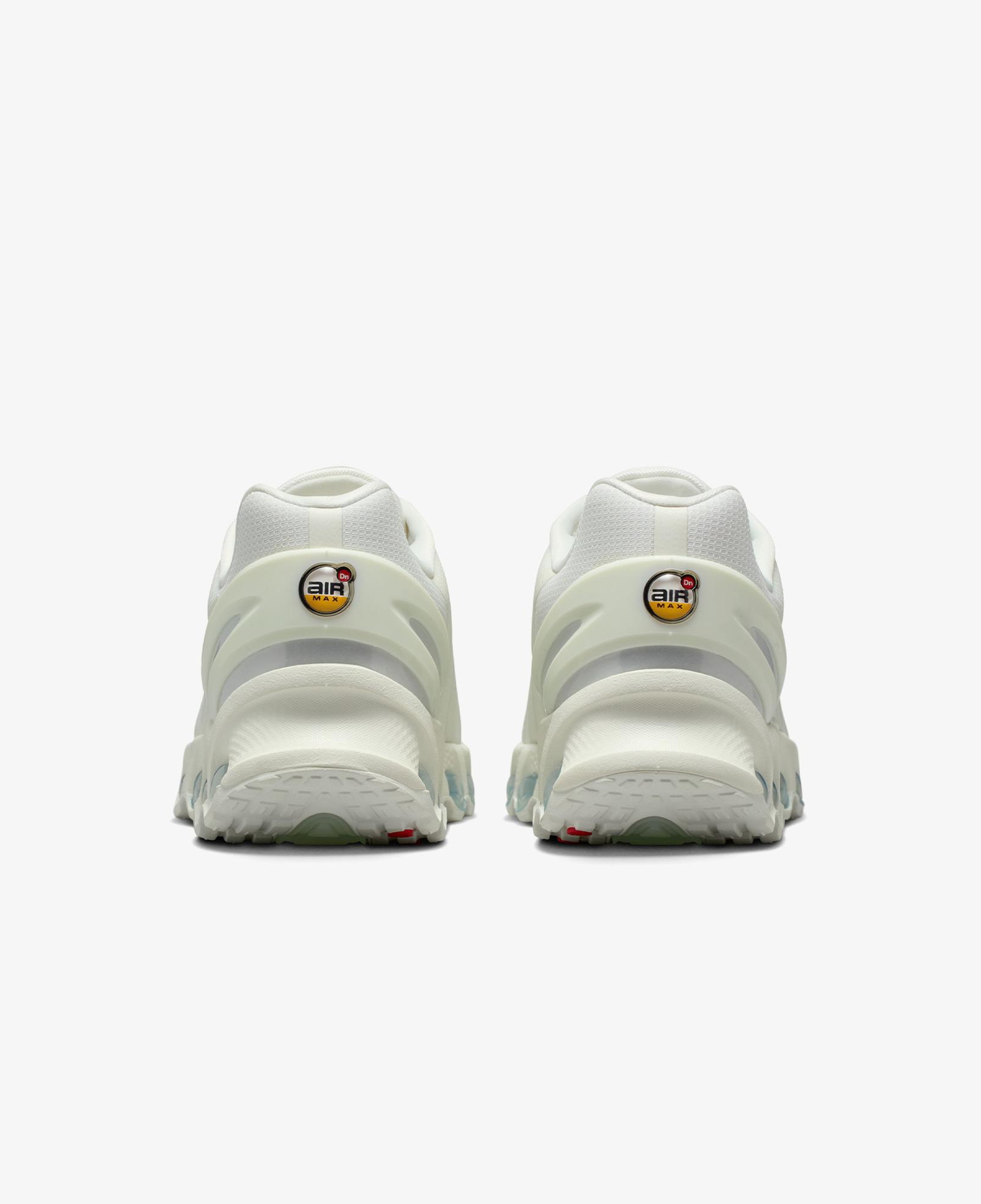 Nike Air Max DN8 Kadın Krem Rengi Spor Ayakkabı