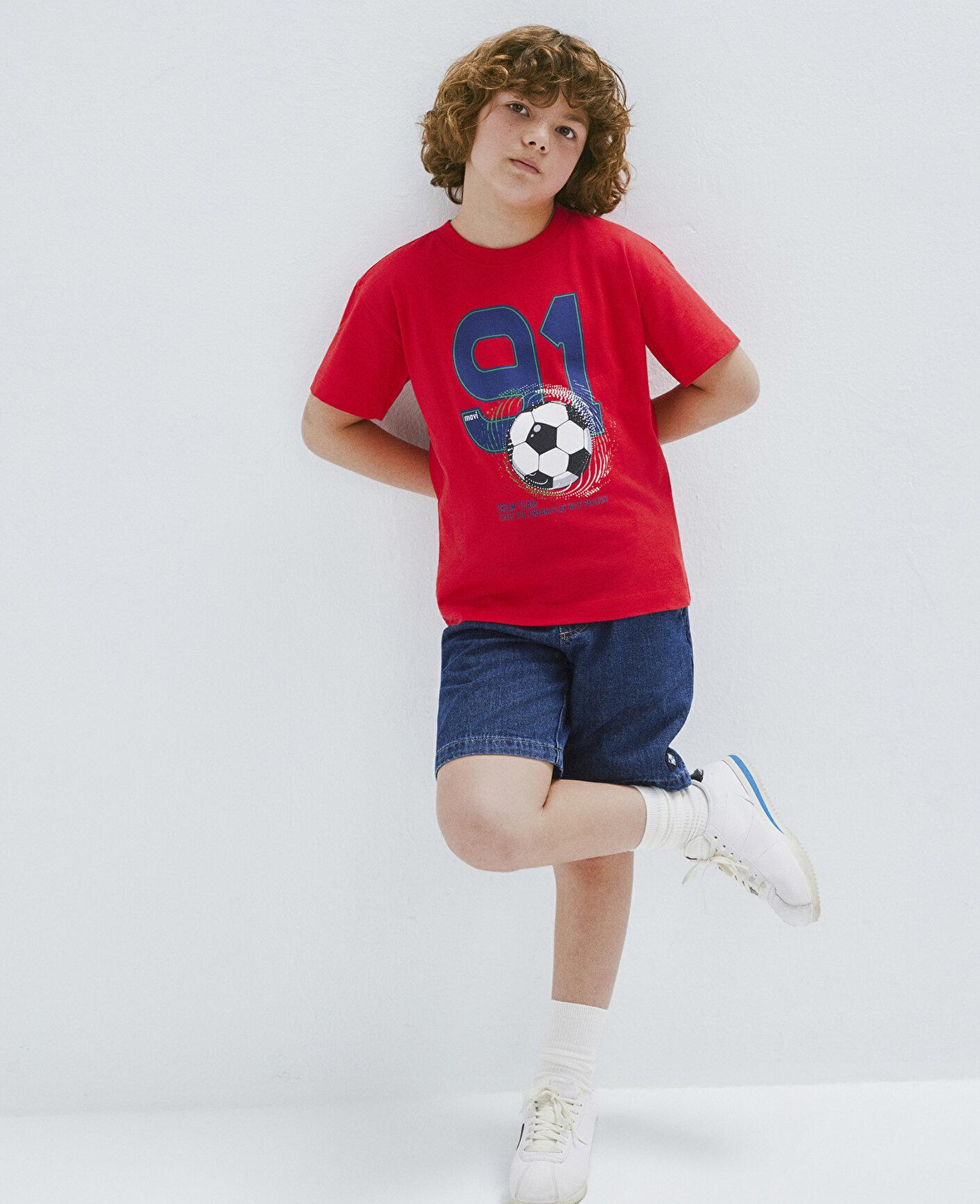 Mavi Futbol Baskılı Kırmızı Tişört Loose Fit / Bol Rahat Kesim 6610481-70465