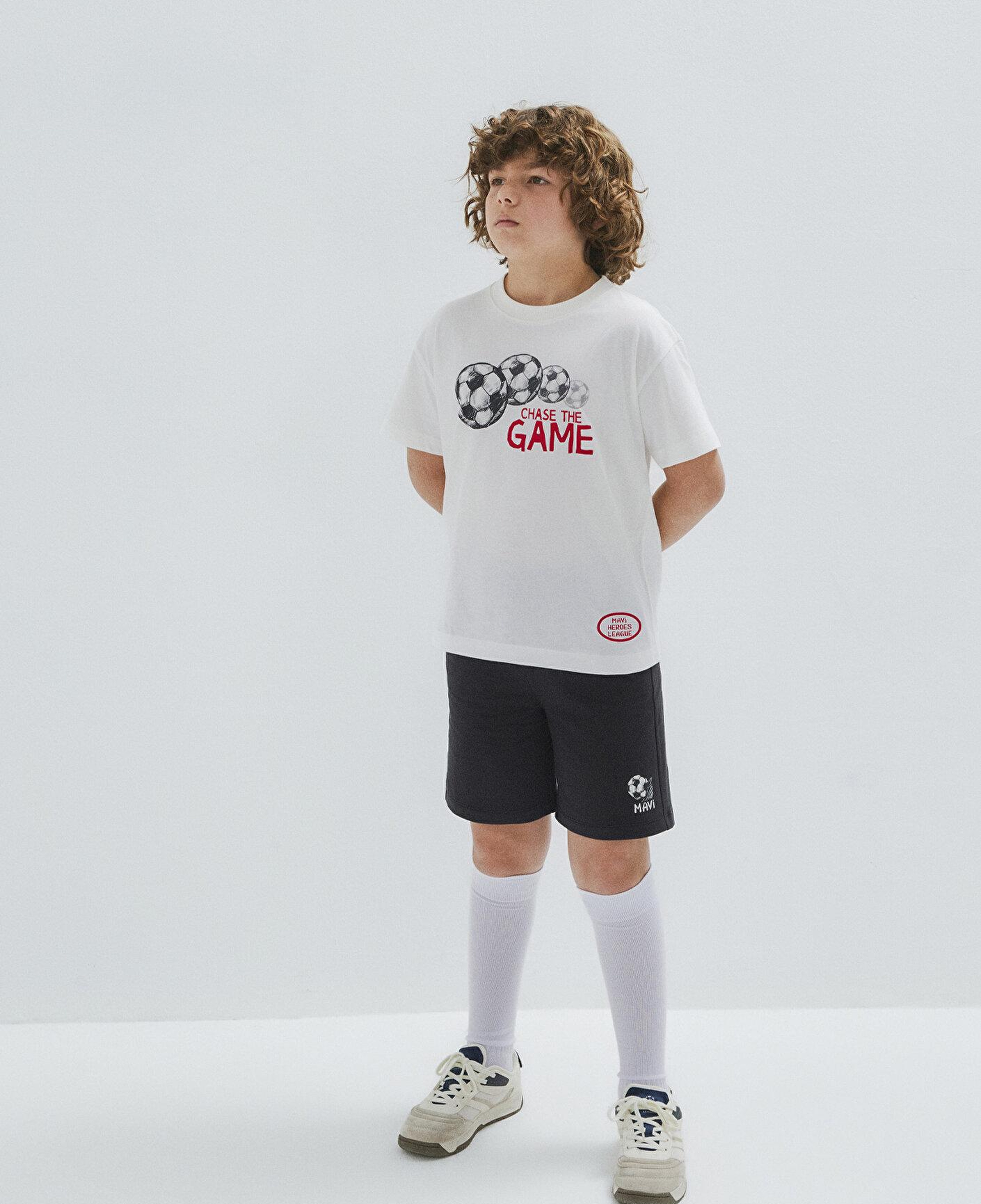 Mavi Chase The Game Baskılı Ekru Tişört Loose Fit / Bol Rahat Kesim 6610480-70057