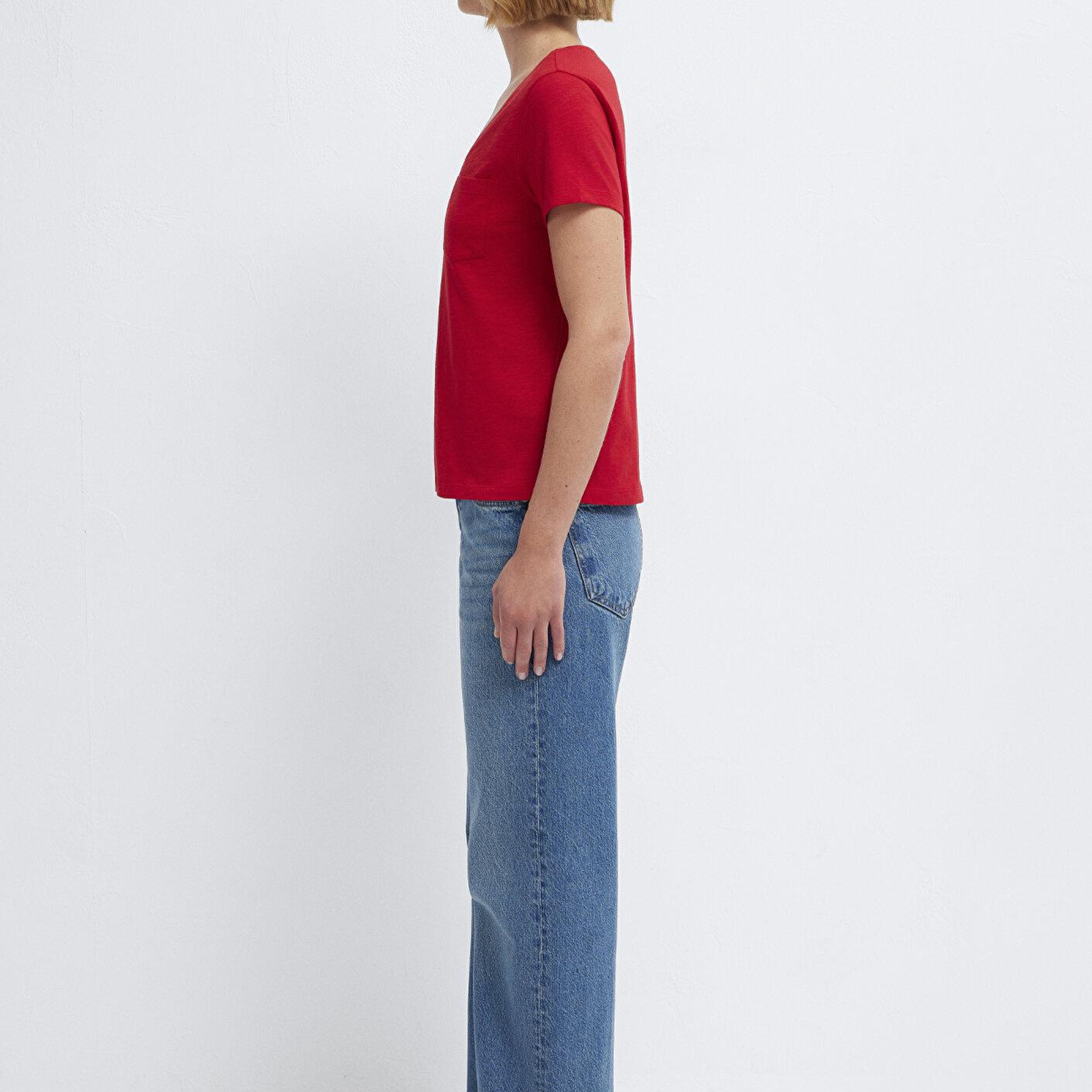 Mavi V Yaka Kırmızı Basic Tişört Slim Fit / Dar Kesim 1614178-86417