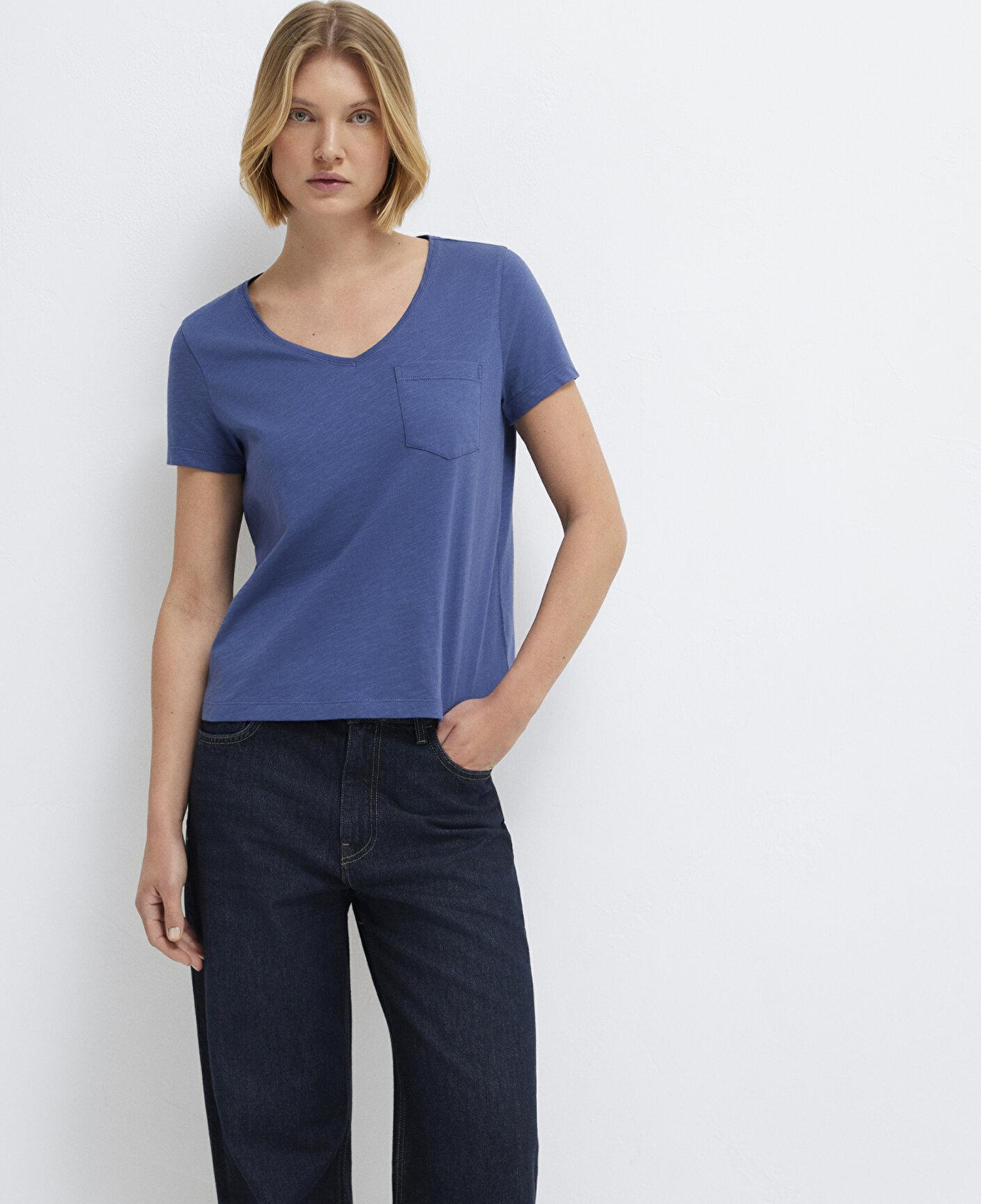 Mavi V Yaka Mavi Basic Tişört Slim Fit / Dar Kesim 1614178-70757