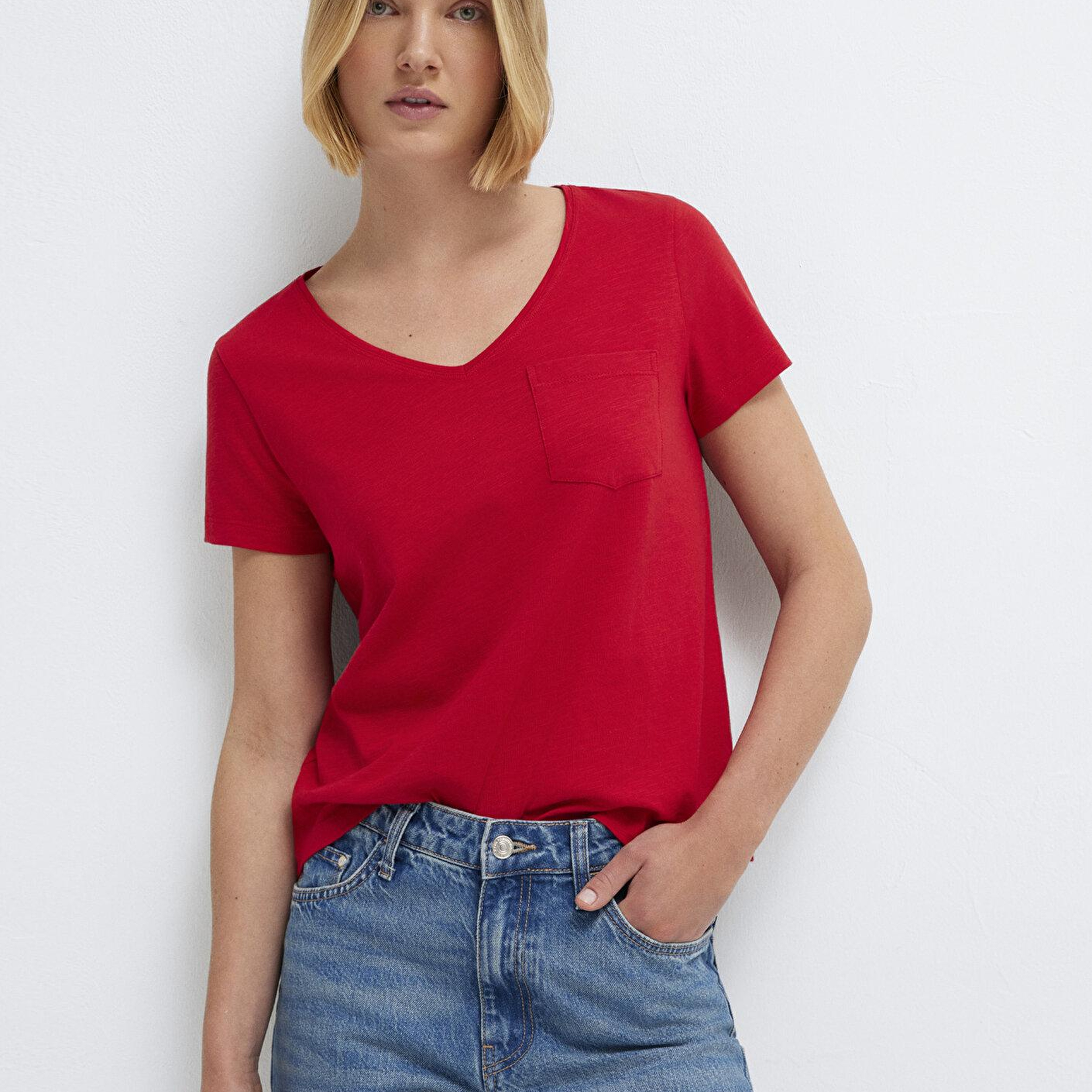 Mavi V Yaka Kırmızı Basic Tişört Slim Fit / Dar Kesim 1614178-86417