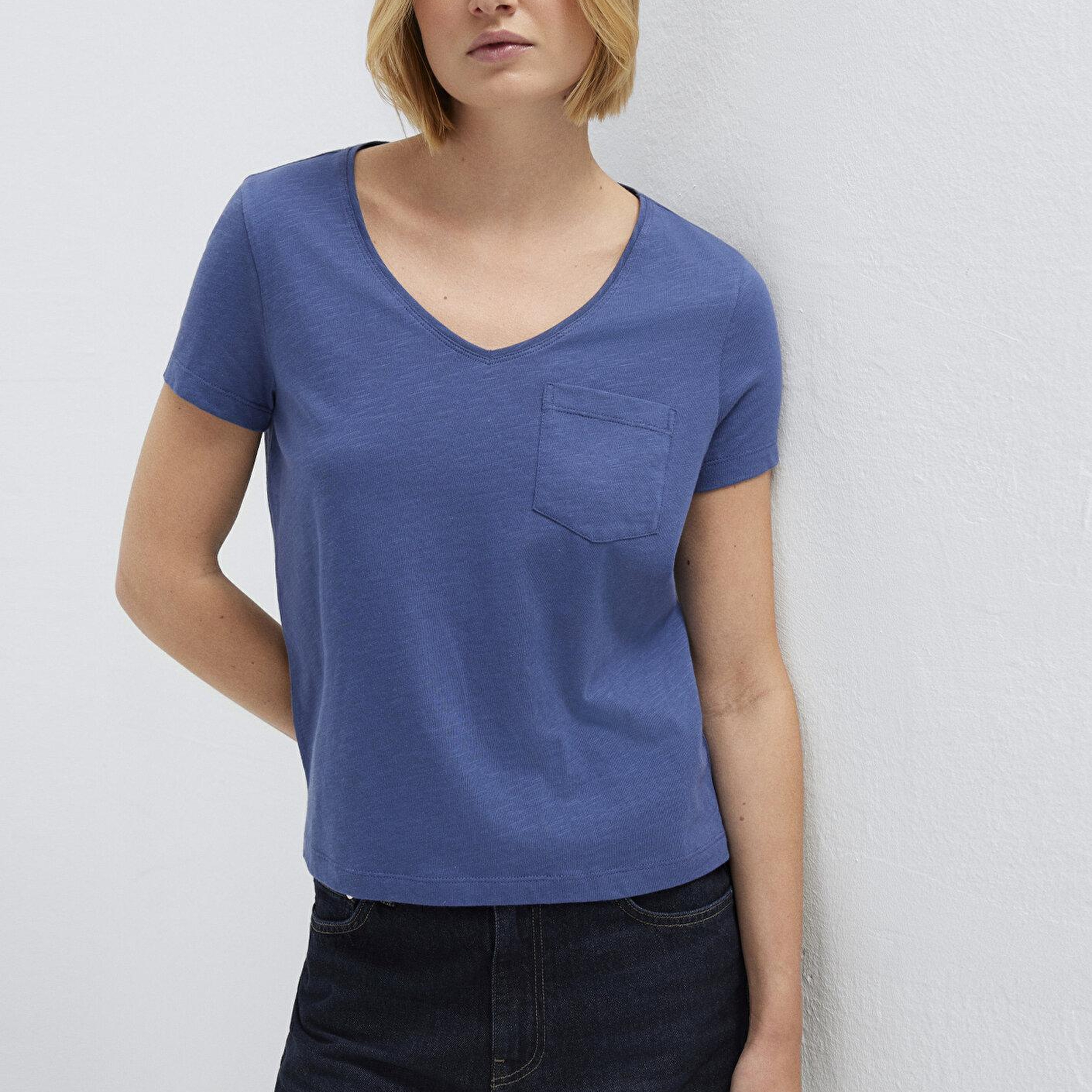 Mavi V Yaka Mavi Basic Tişört Slim Fit / Dar Kesim 1614178-70757