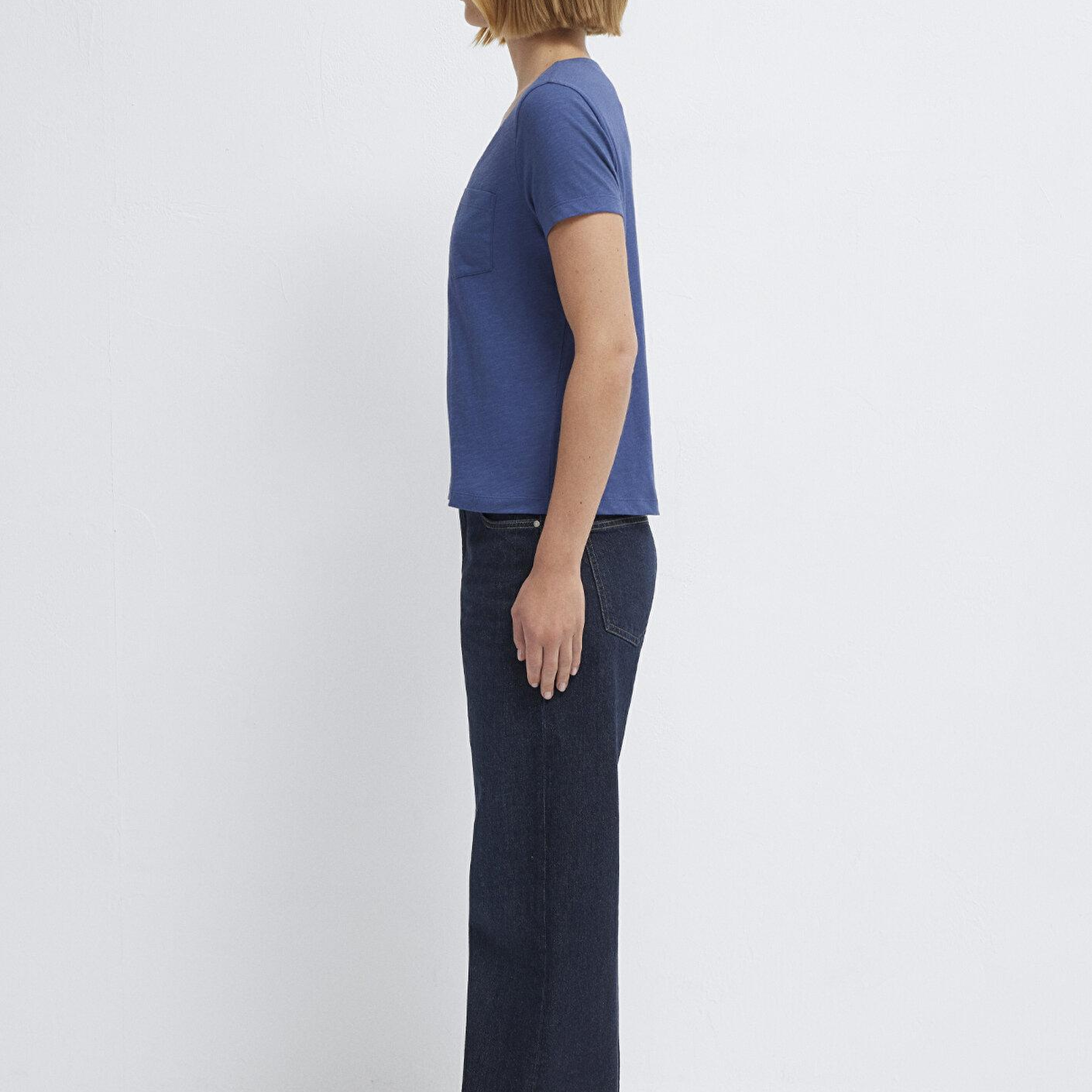 Mavi V Yaka Mavi Basic Tişört Slim Fit / Dar Kesim 1614178-70757