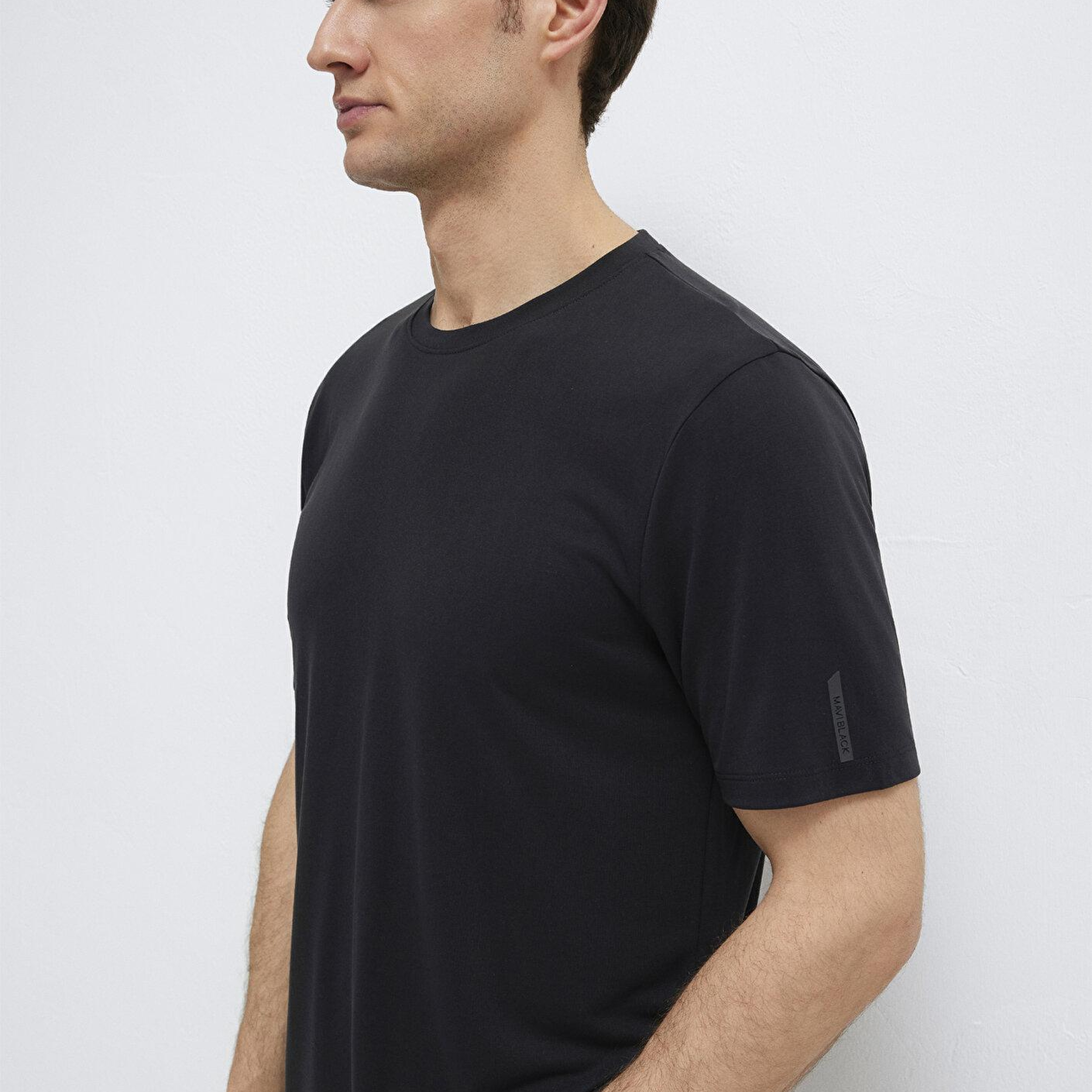 Mavi Soft-Premium Siyah (TENCEL™) Modal Karışımlı Tişört Regular Fit / Normal Kesim 0613469-900