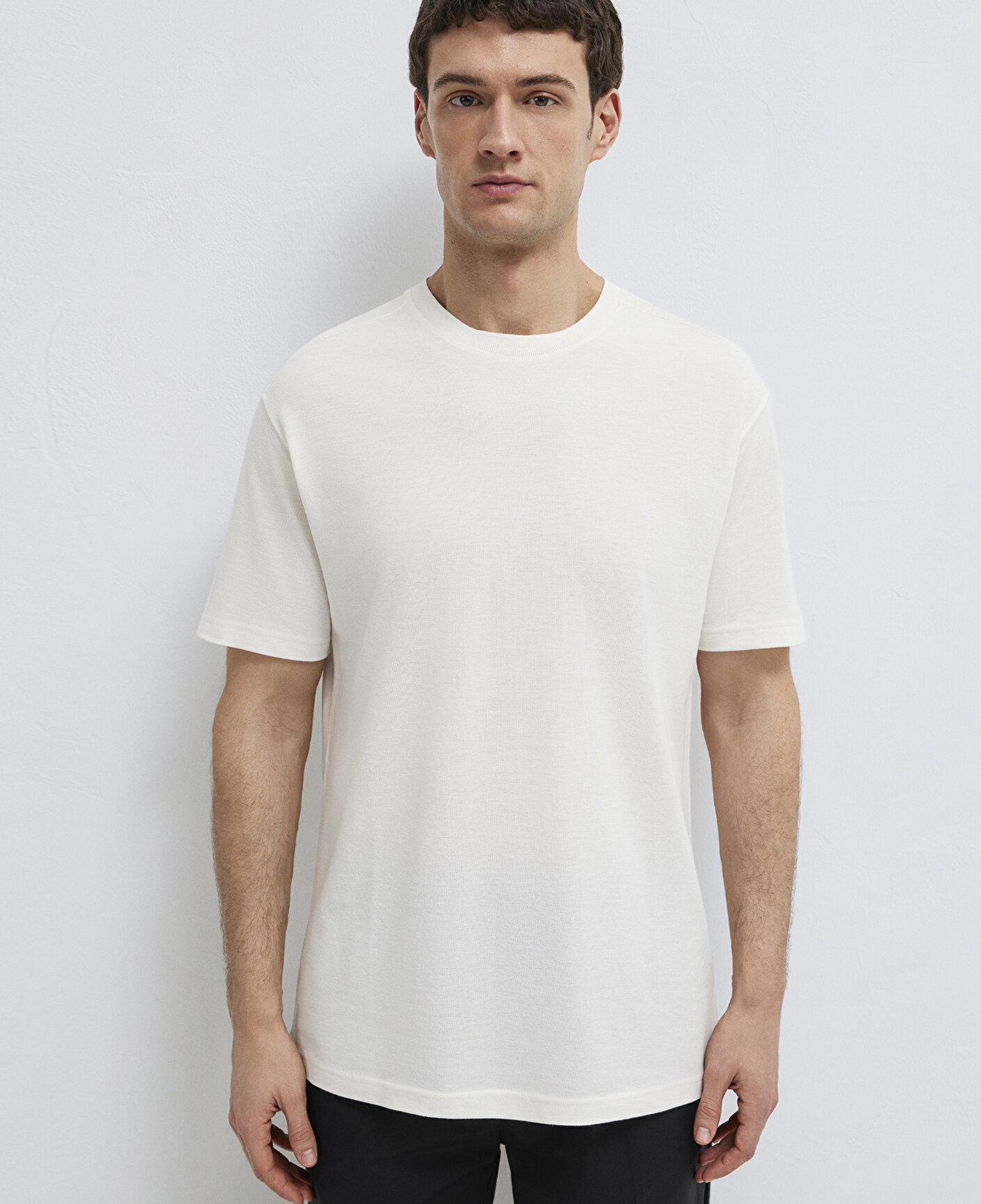 Mavi Soft-Premium Ekru (TENCEL™) Liyosel Karışımlı Tişört Loose Fit / Bol Rahat Kesim 0613468-70057