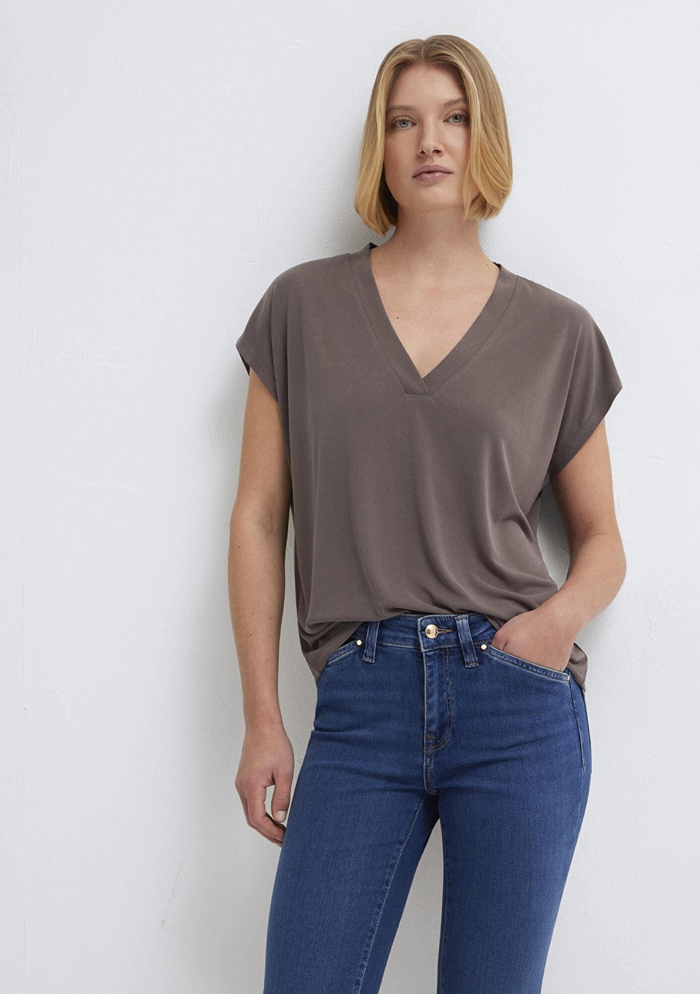 Mavi Soft-Premium Kahverengi (TENCEL™) Modal Karışımlı V Yaka Tişört Regular Fit / Normal Kesim 1612250-87537