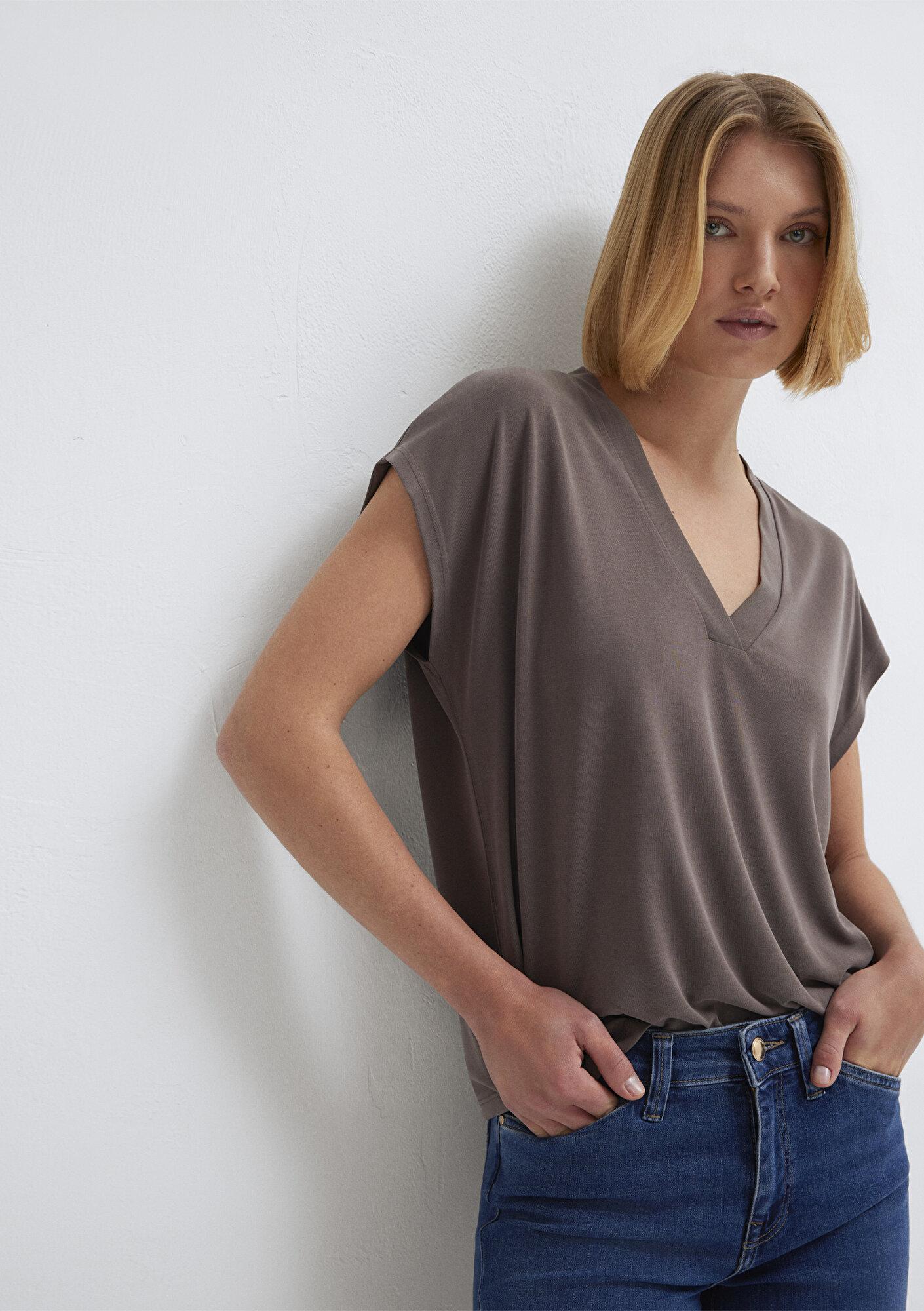 Mavi Soft-Premium Kahverengi (TENCEL™) Modal Karışımlı V Yaka Tişört Regular Fit / Normal Kesim 1612250-87537