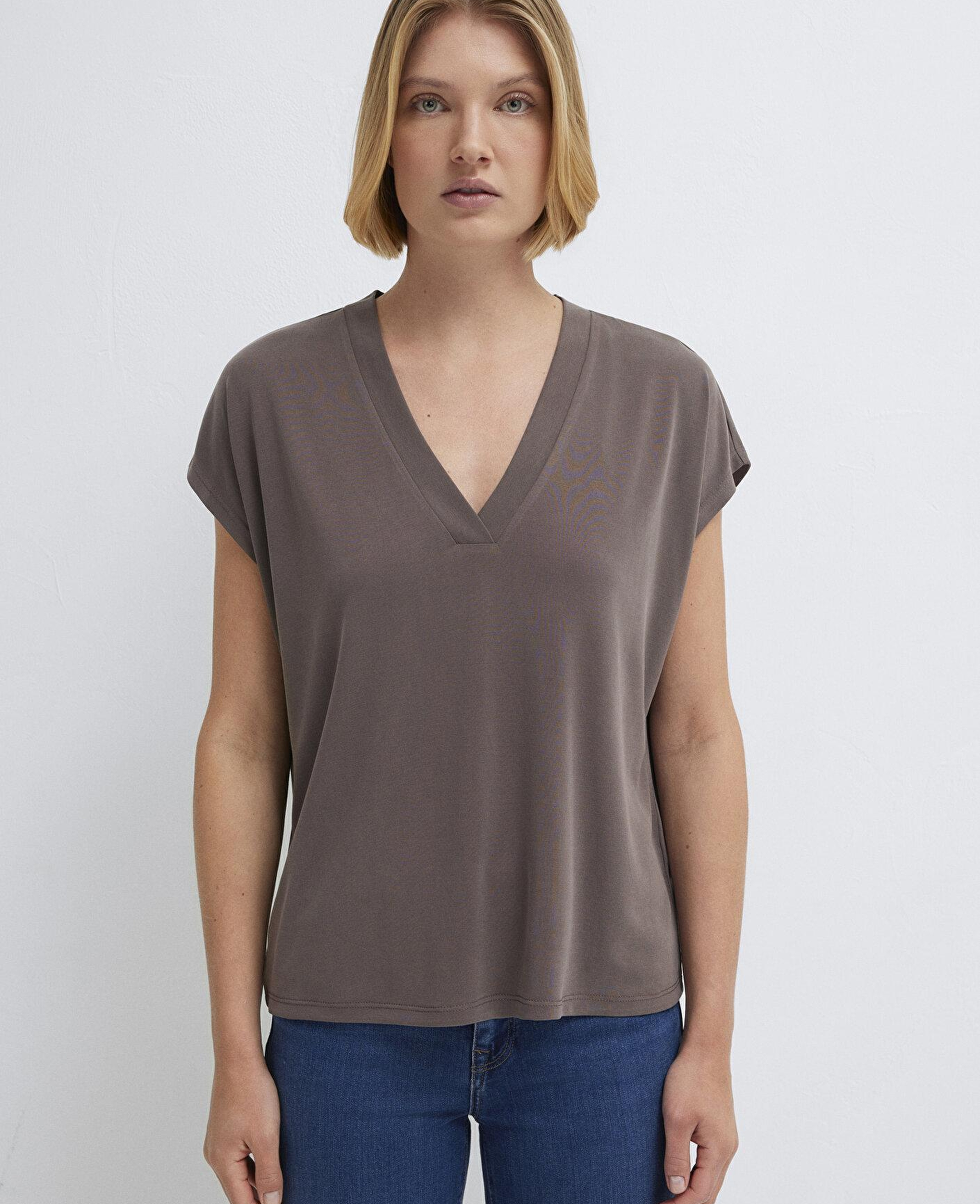 Mavi Soft-Premium Kahverengi (TENCEL™) Modal Karışımlı V Yaka Tişört Regular Fit / Normal Kesim 1612250-87537