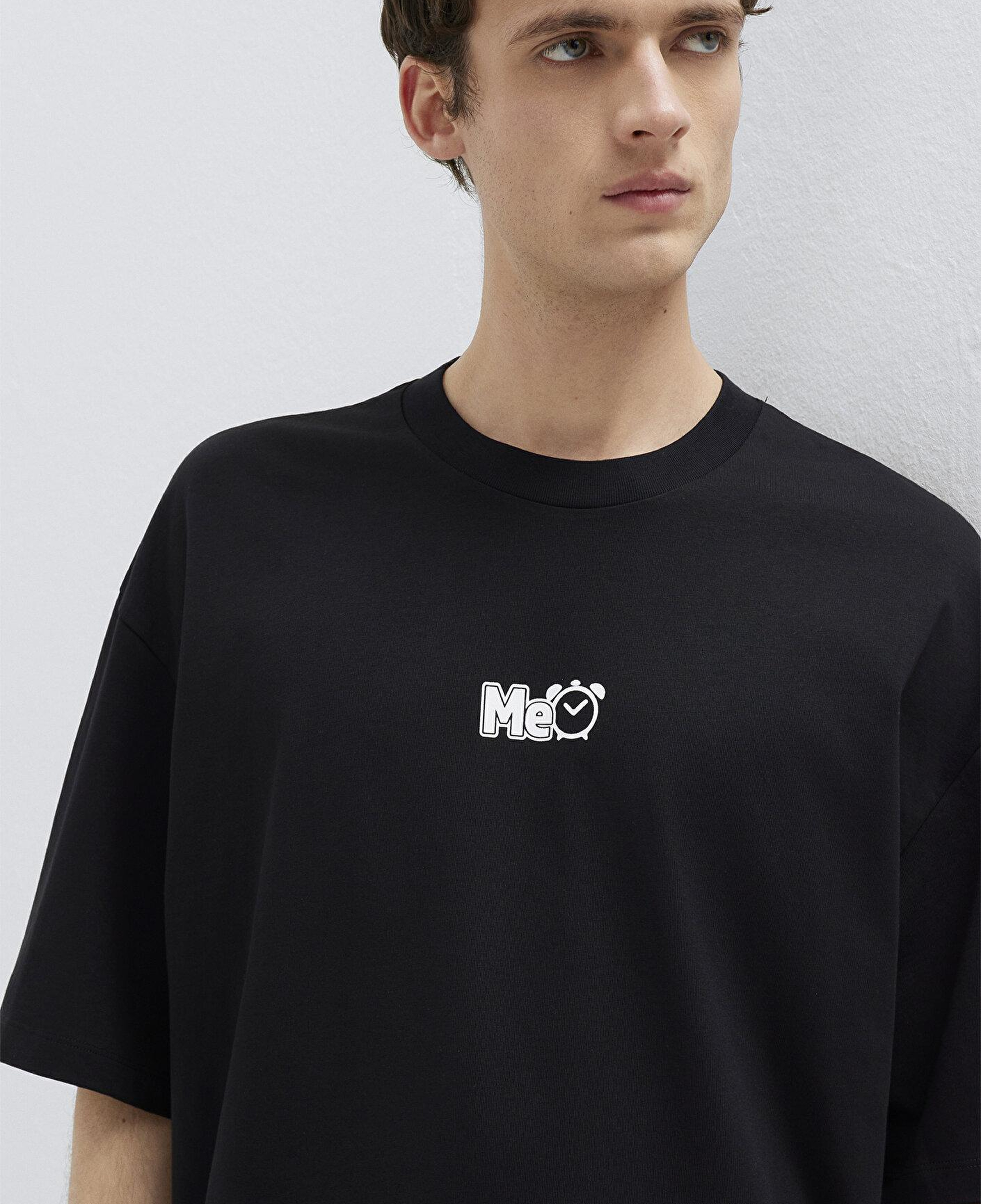 Mavi Me Baskılı Siyah Tişört Oversize / Geniş Kesim 0613377-900