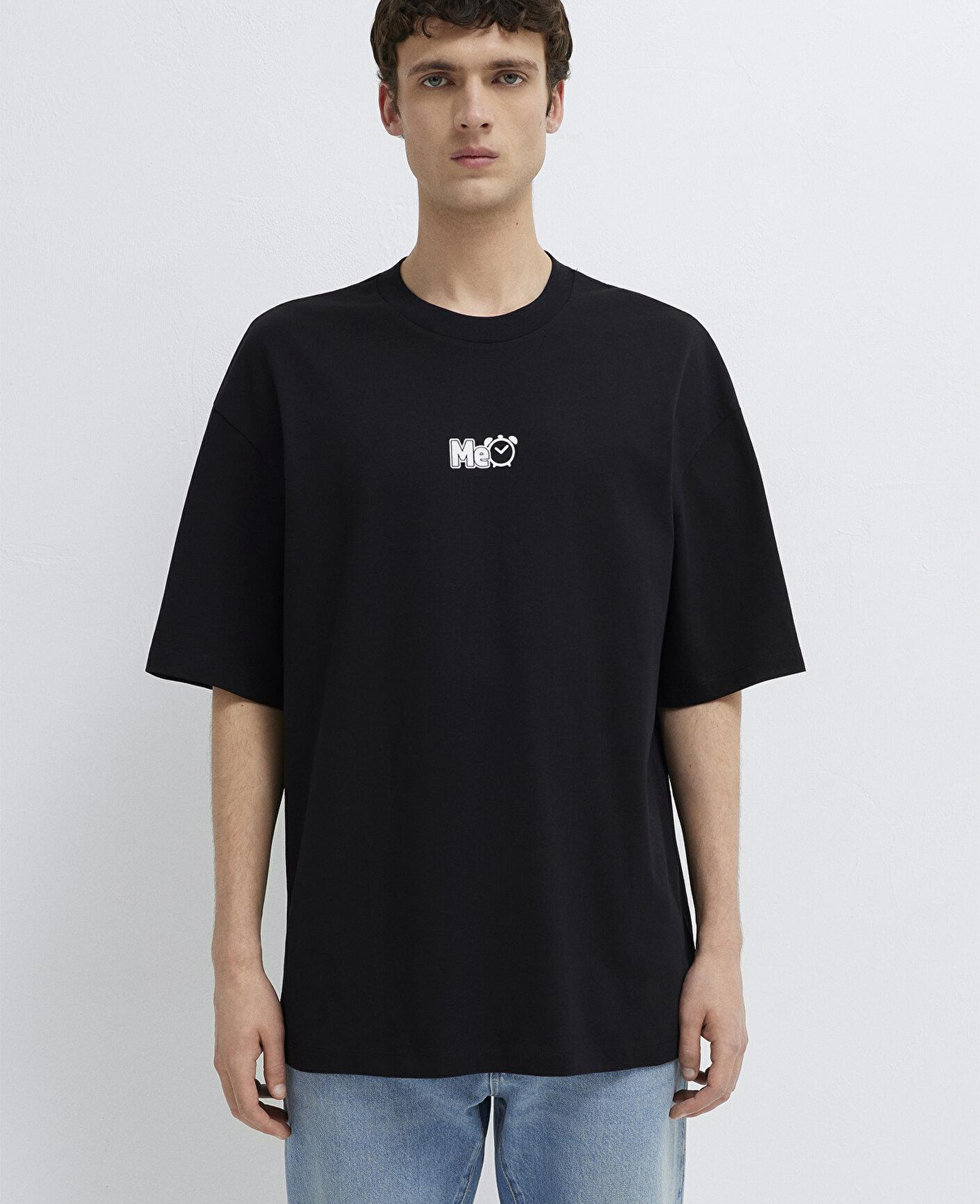 Mavi Me Baskılı Siyah Tişört Oversize / Geniş Kesim 0613377-900