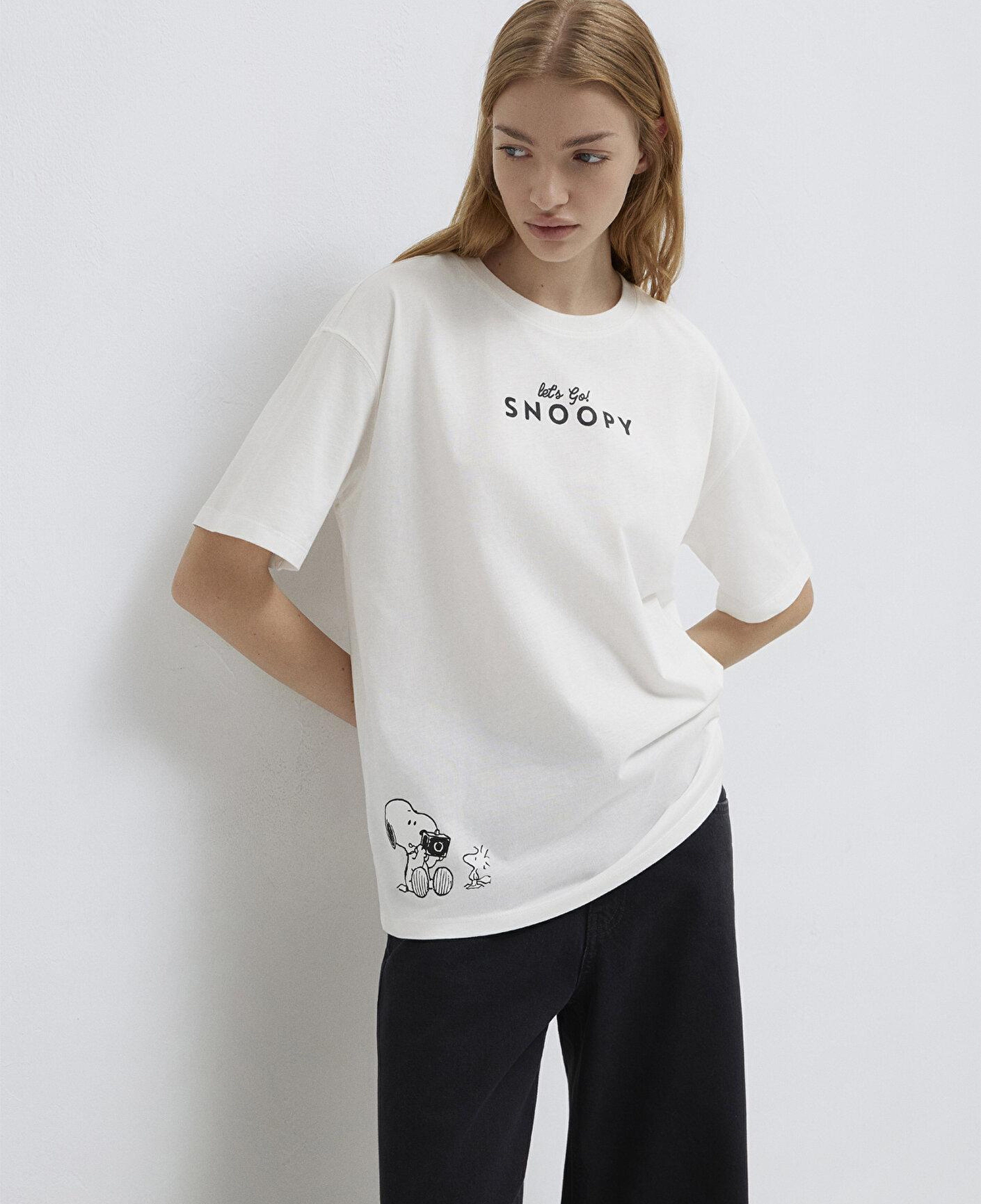 Mavi Snoopy Baskılı Ekru Tişört Loose Fit / Bol Rahat Kesim 1614055-70057