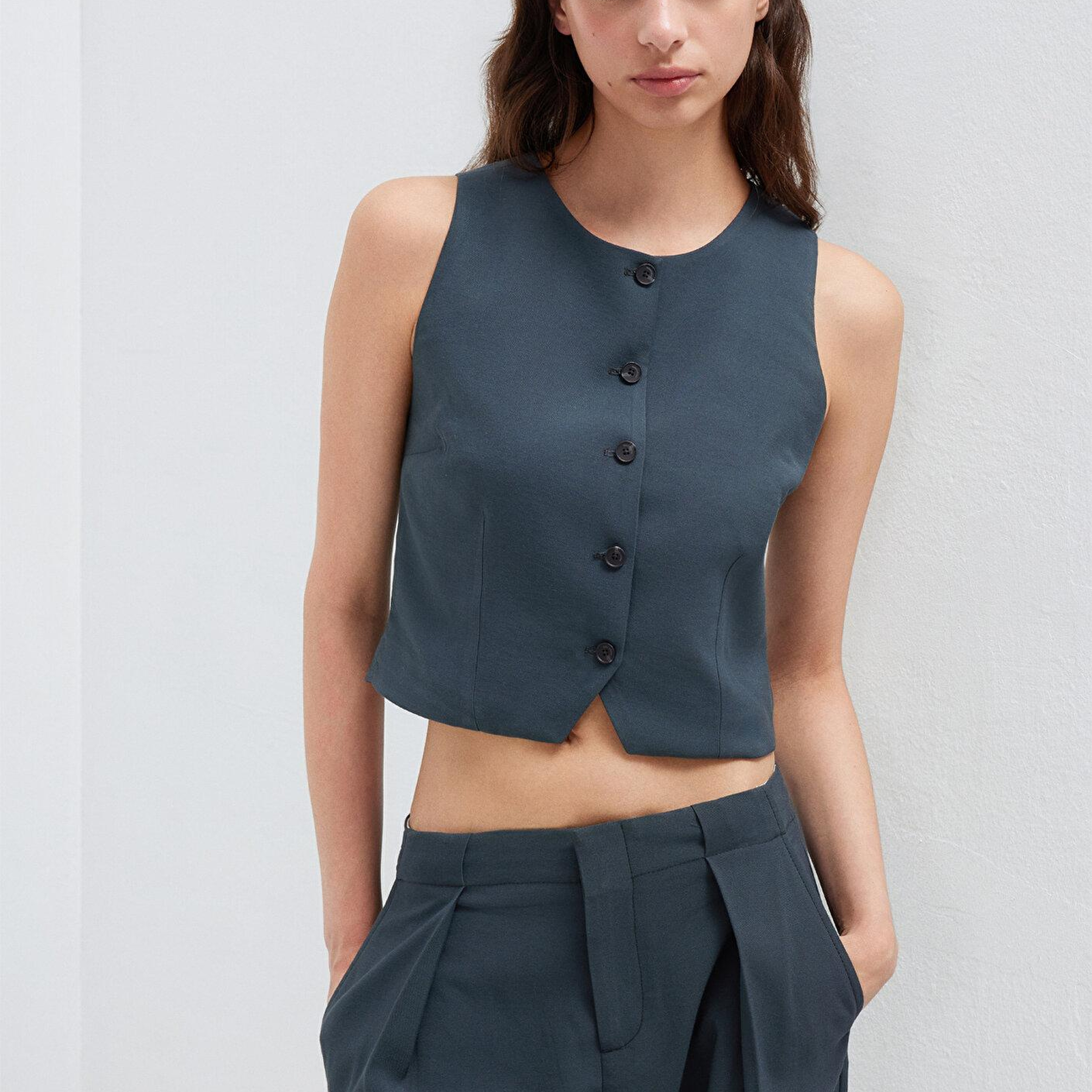 Mavi Sırt Detaylı Antrasit Yelek Crop / Kısa Kesim 1211516-91480