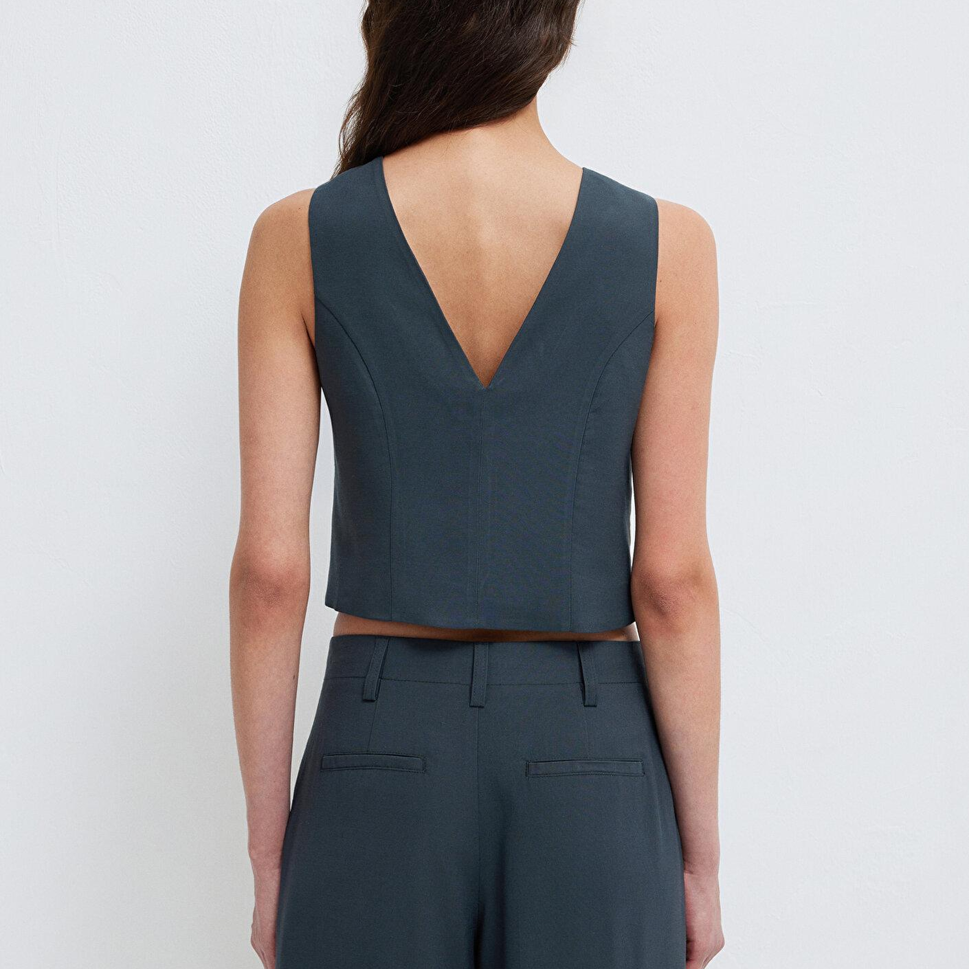 Mavi Sırt Detaylı Antrasit Yelek Crop / Kısa Kesim 1211516-91480