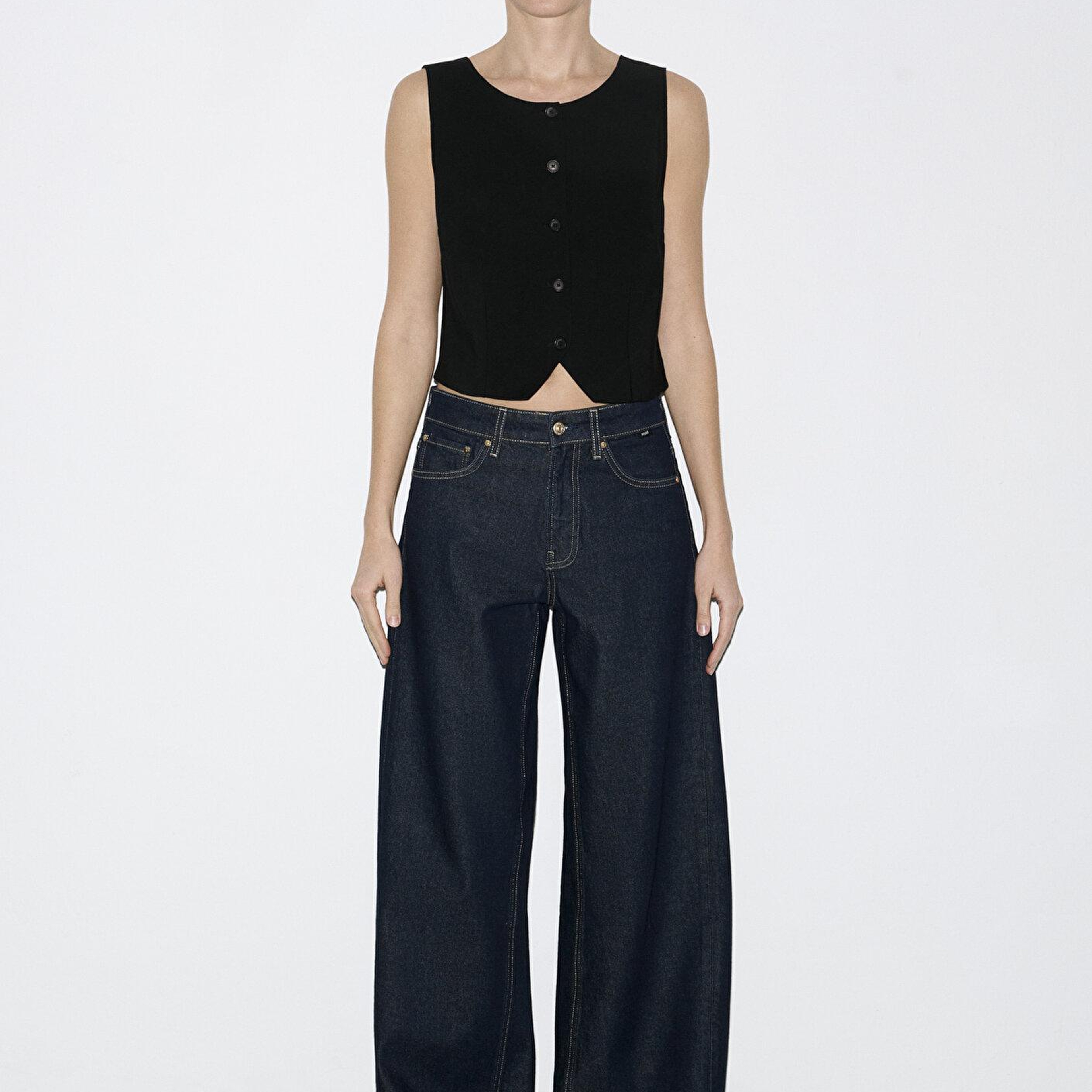 Mavi Sırt Detaylı Siyah Yelek Crop / Kısa Kesim 1211516-900