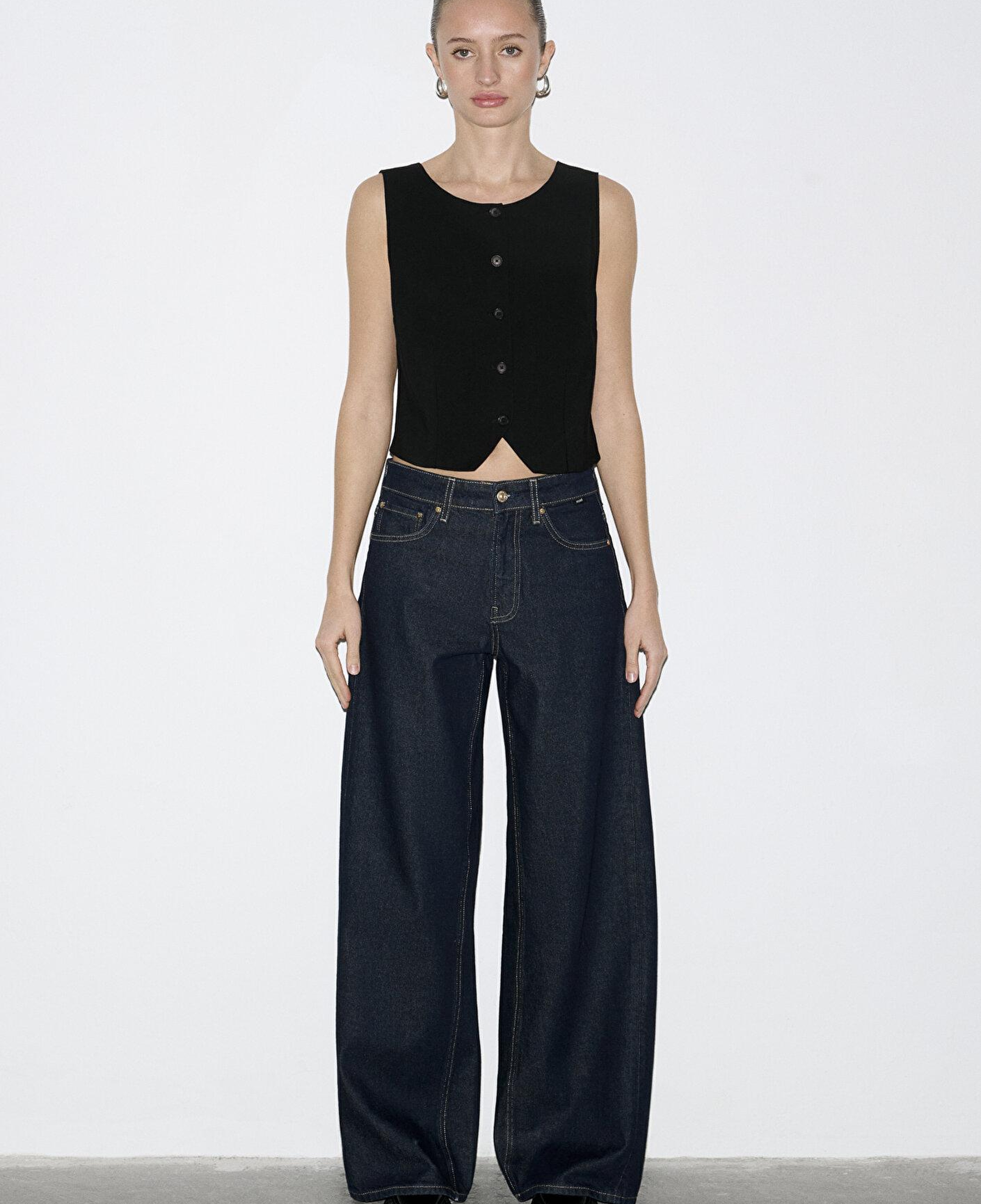 Mavi Sırt Detaylı Siyah Yelek Crop / Kısa Kesim 1211516-900