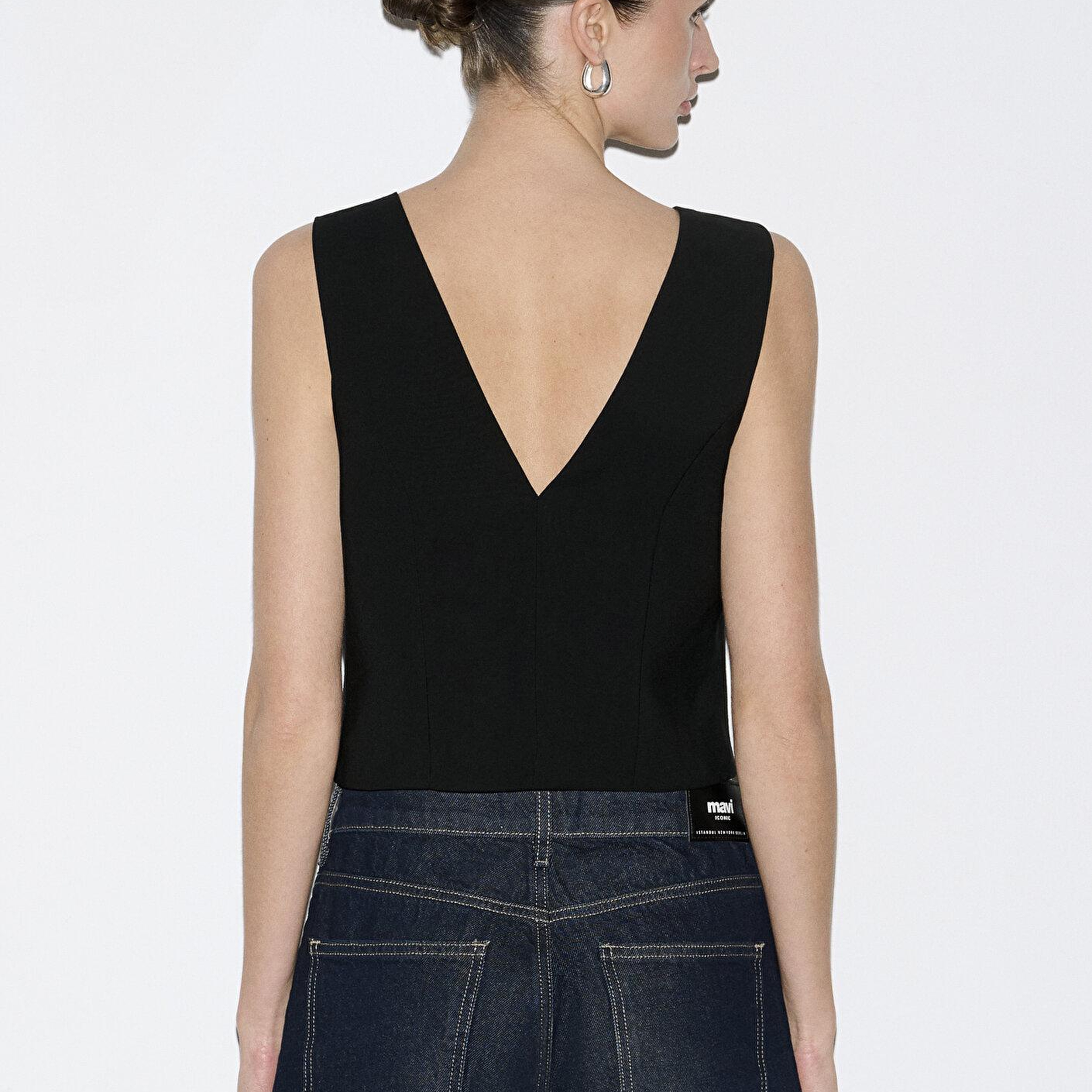 Mavi Sırt Detaylı Siyah Yelek Crop / Kısa Kesim 1211516-900